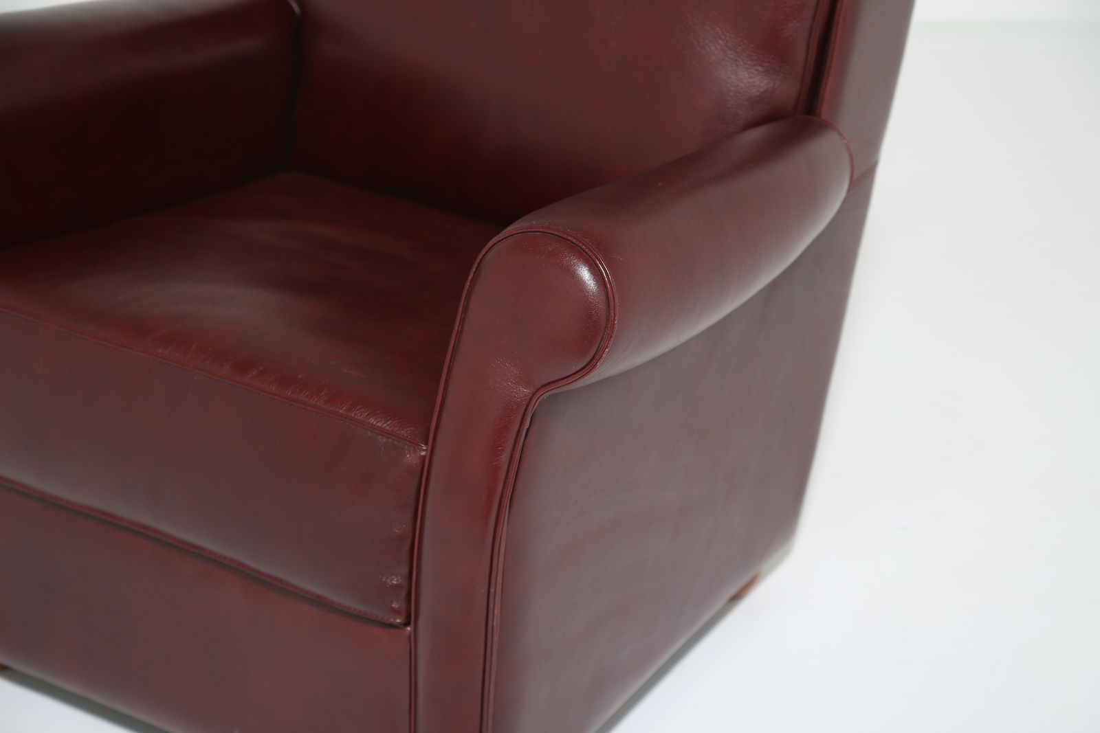 Paar art deco stijl Italiaanse bordeauxrode leren clubfauteuils van Fratelli Mascheroni photo furniture