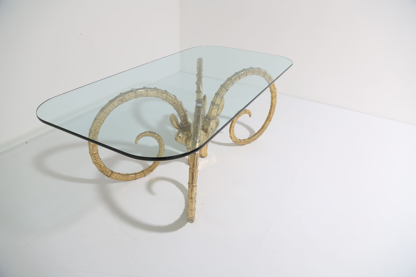 Mid-Century Modern Messing Ibex Ramshoofden Eettafel In De Stijl Van Alain Chervet, jaren 1970 photo Meubels