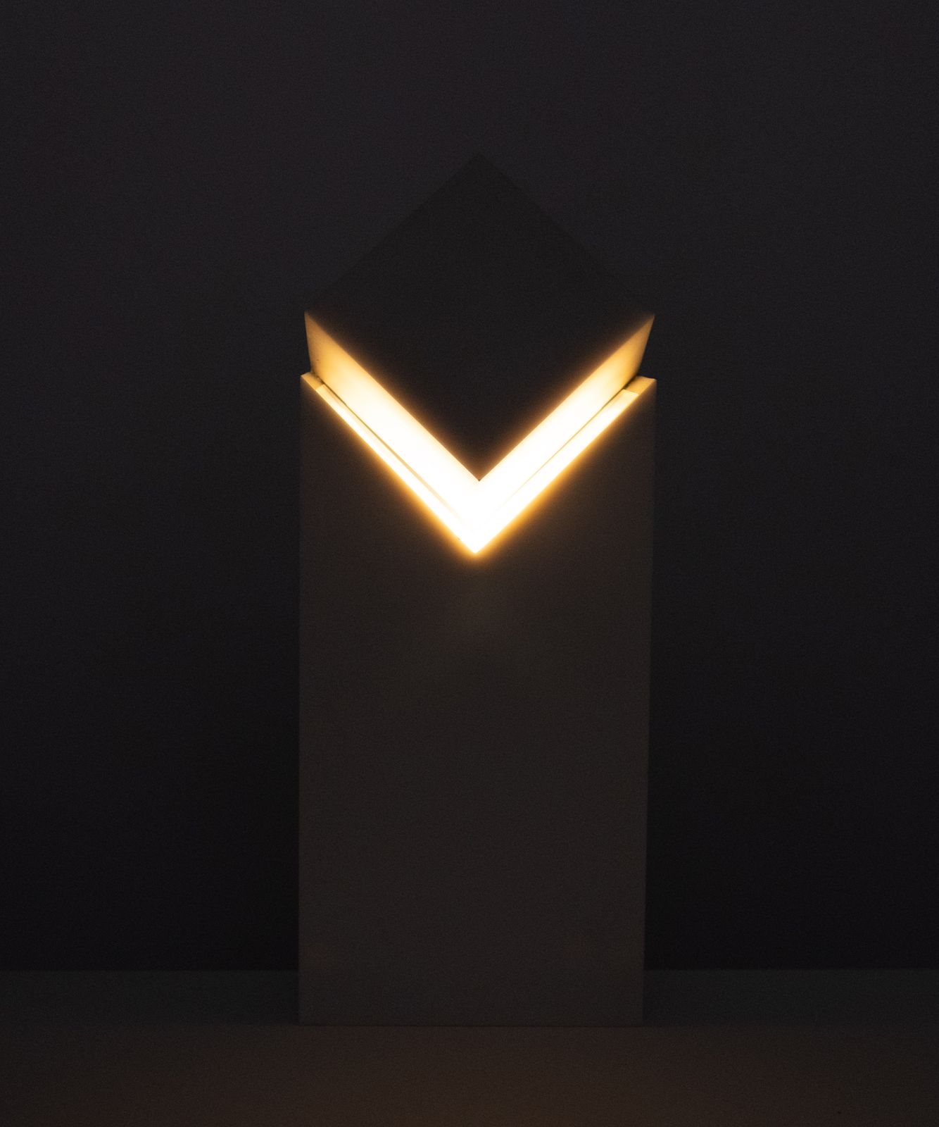 Verlichting V.D.Made Modern tafellamp, handgemaakt synthetisch materiaal, Nederland, jaren 1980 photo