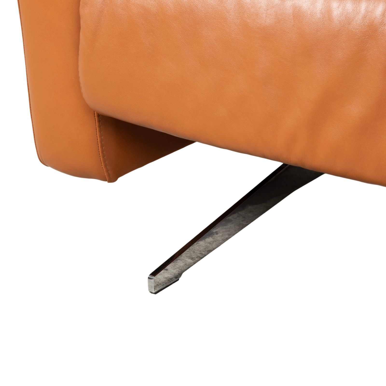 photo furniture Canapé 3 places Stressless Stella en cuir lisse cognac et chrome, avec appuie-têtes, fonction inclinable manuelle