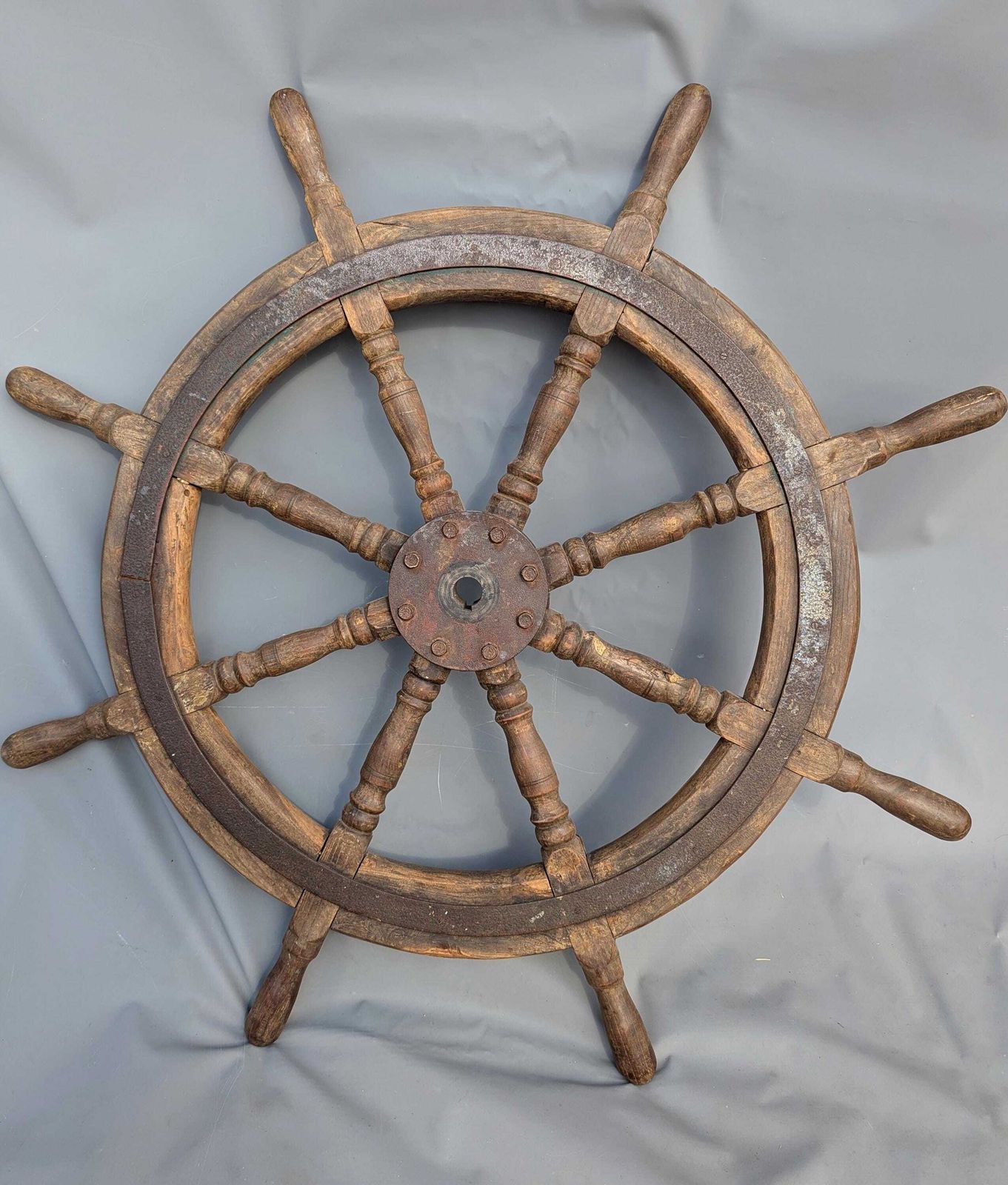 Barre à roue de navire d'époque en bois, à fuseaux tournés, décoration murale nautique et maritime