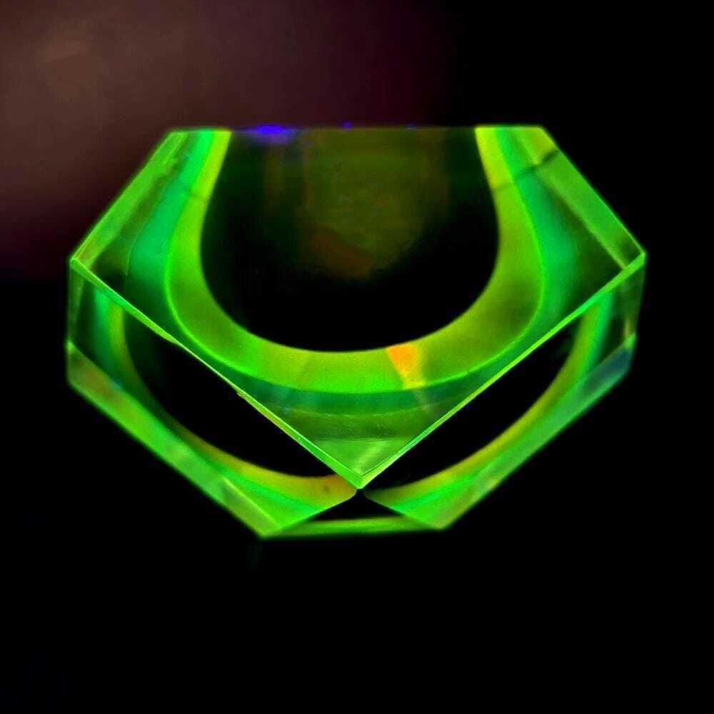 Cendrier rare en verre de Murano à l'uranium, années 1960, par Flavio Poli pour Seguso. photo furniture