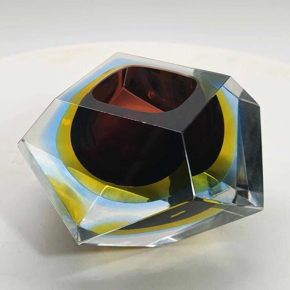 Ca. jaren 1960, zeldzame asbak in uranium Muranoglas door Flavio Poli voor Seguso. photo buy