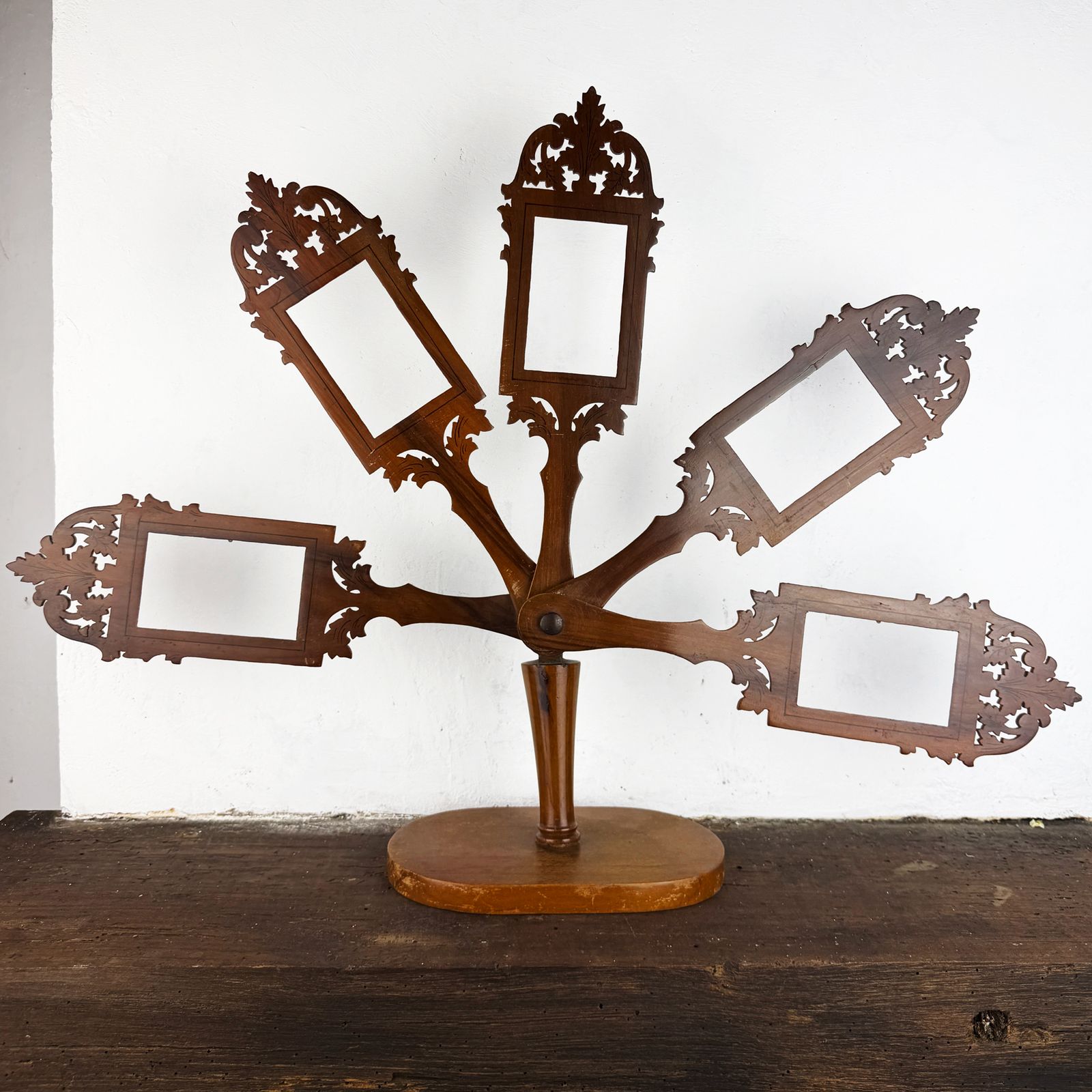 Antieke opvouwbare fotolijststandaard, walnoothouten waaiervormige fotohouder photo Woonaccessoires
