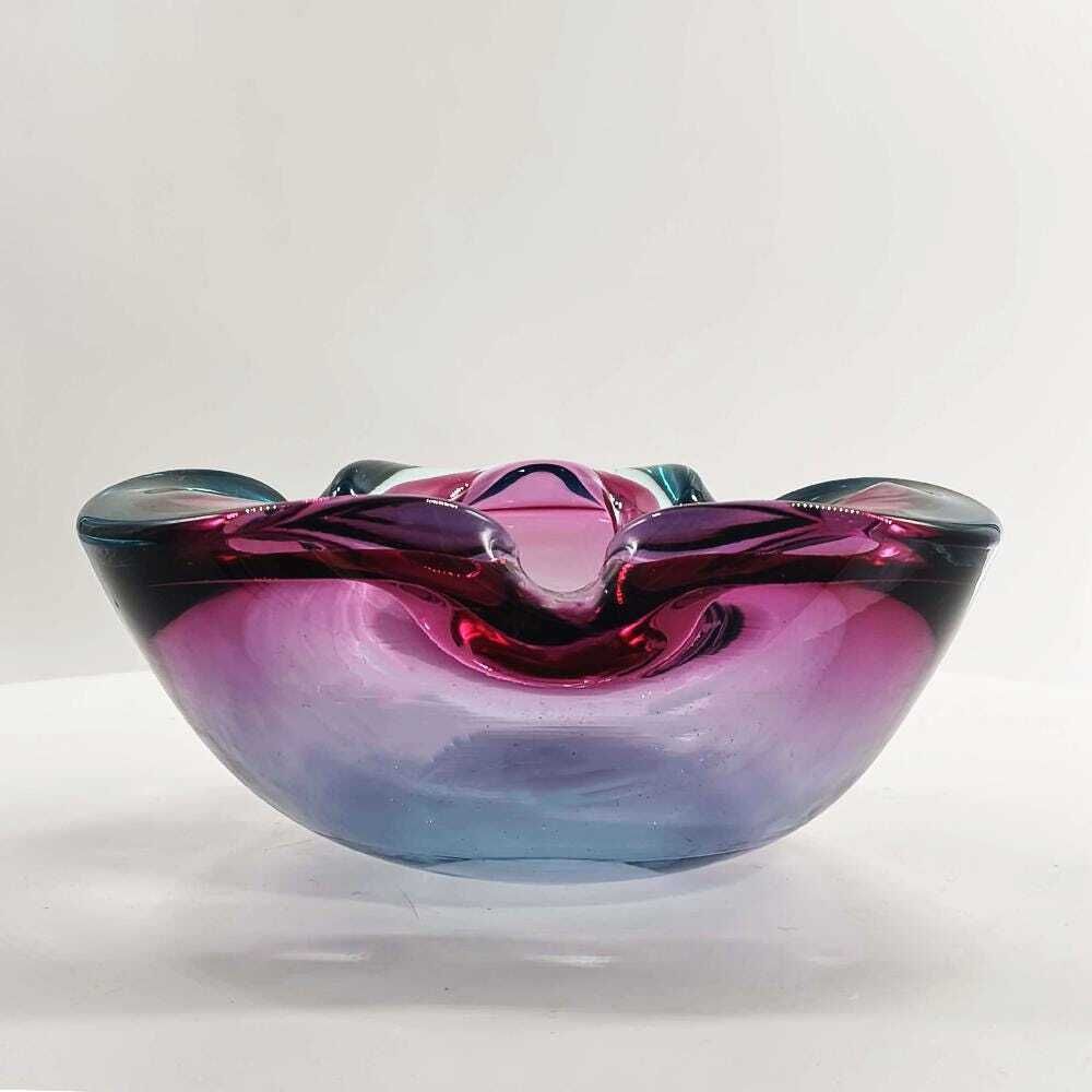 Cendrier en verre de Murano à l'uranium, années 1960, par Flavio Poli pour Seguso. Fabriqué en Italie. 16 cm / 6,29 pouces photo for sale