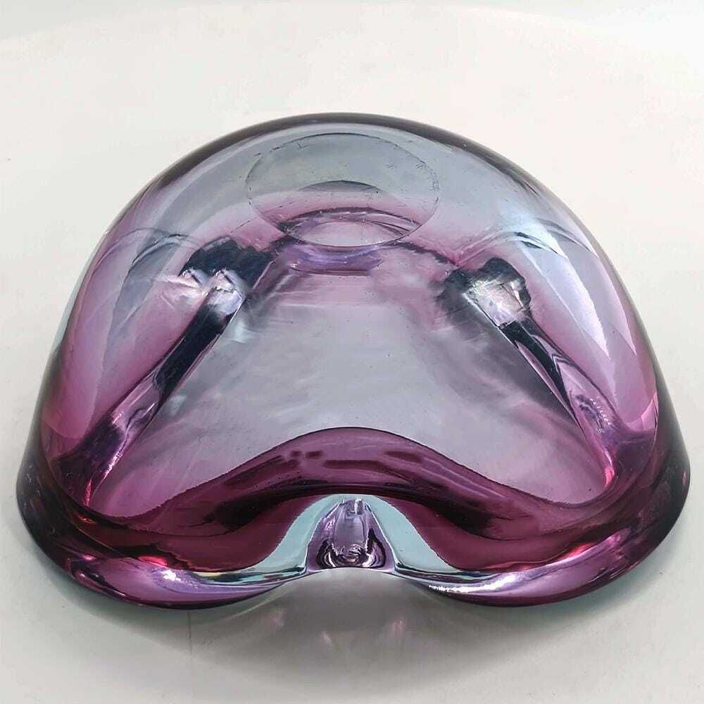 photo furniture 1960s Ashtray In Uranium Murano Glass By Flavio Poli For Seguso. Made In Italy. 16cm. / 6.29 Inches