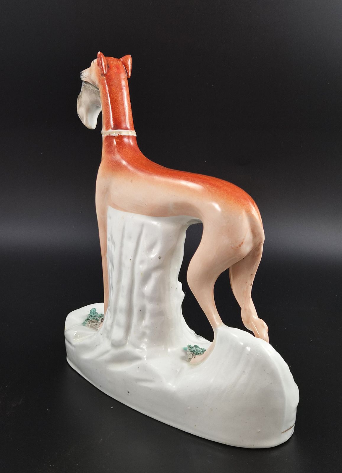Paar grote Victoriaanse Staffordshire greyhounds met hazen, Engeland, ca. 1850 photo vintage
