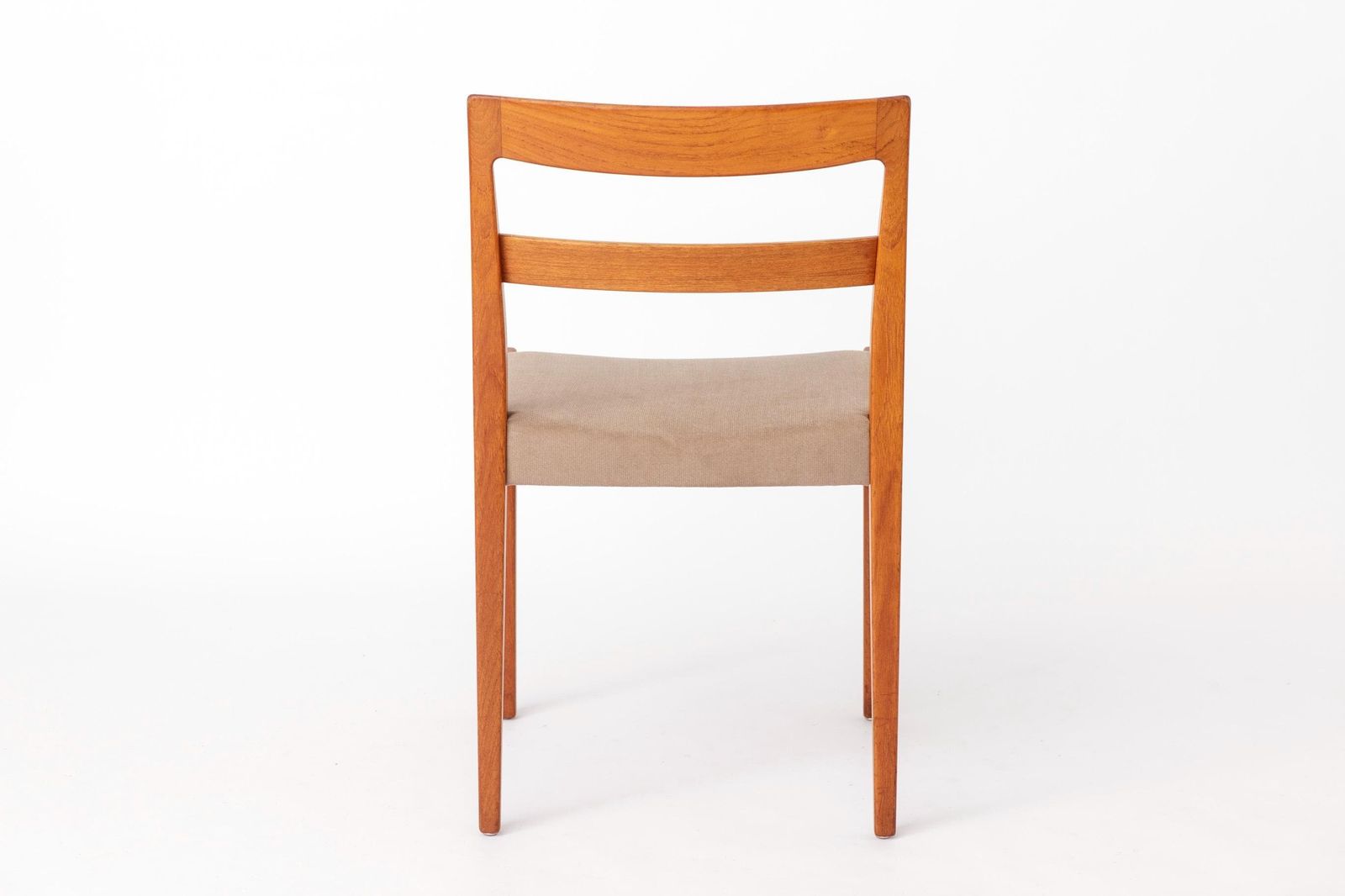 photo furniture 2 Van 8 Garmi Eetkamerstoelen Van Nils Jonsson Voor Troeds, Jaren 1960 Zweedse Teak Mid-Century Modern Stoelen
