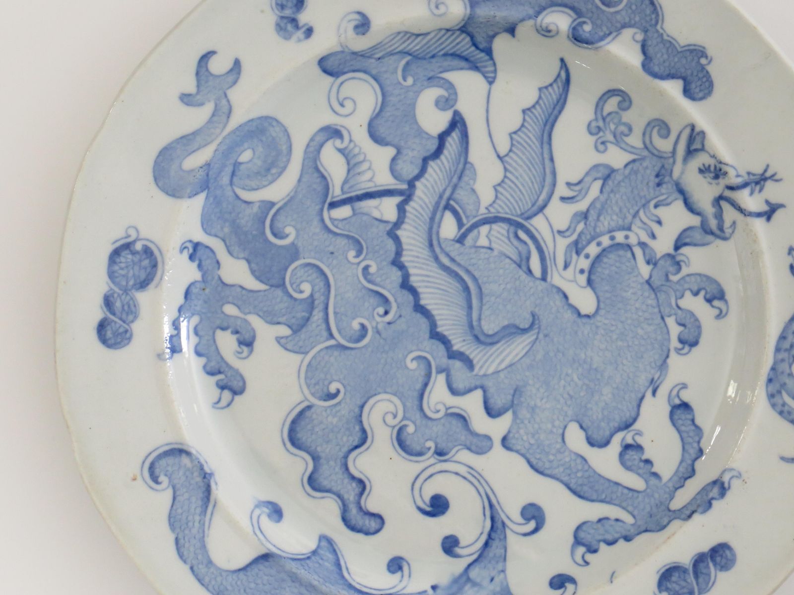 Mason's Ironstone dinerbord, blauw Chinees drakenmotief, ca. 1818. photo vinterior