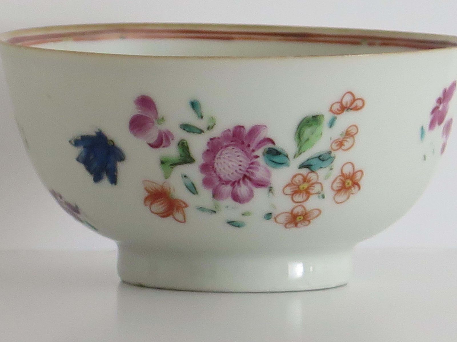 photo furniture Met de hand beschilderd Chinees exportporselein, Famille Rose, Qing, 1780.