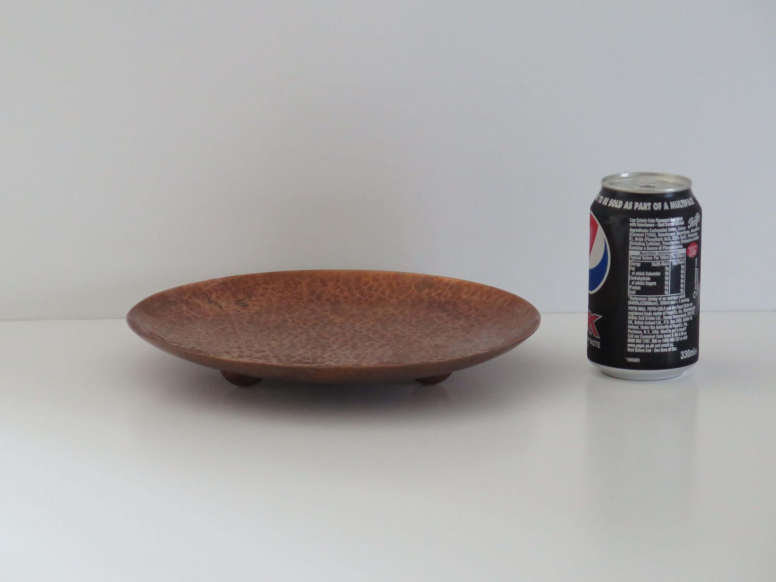 photo vintage Handmade Copper Dish By Harold Barnes, Arts And Crafts, Circa 1950.