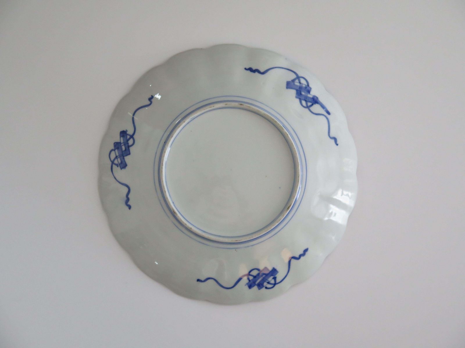 357.0 Handgeschilderd sierbord, porselein, Imari-dessin, Japans, 19e eeuw, Meiji-periode. photo