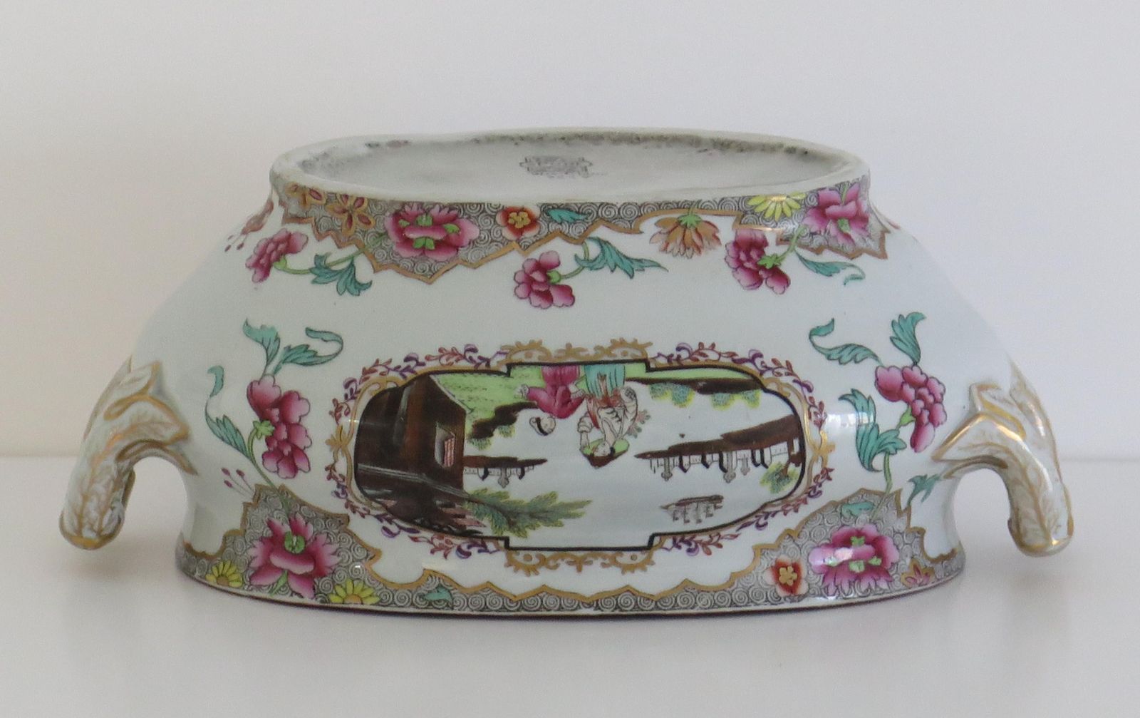 photo furniture Spode Stone China sauskom, Ship Pattern nr. 3067, ca. 1810.