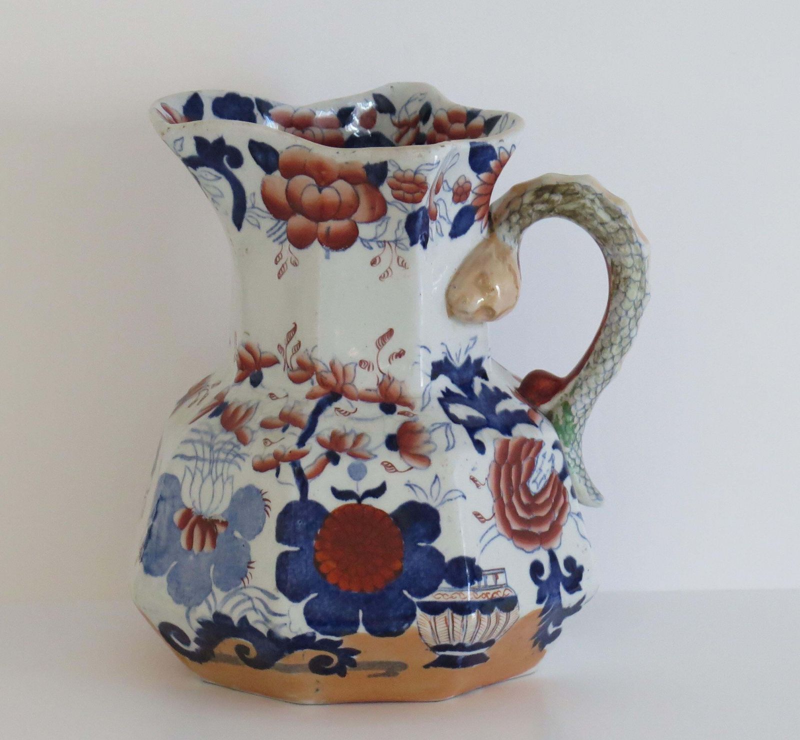 Mason's Ironstone Hydra grote kan, Basket Pattern, antieke pitcher, 1830. photo furniture