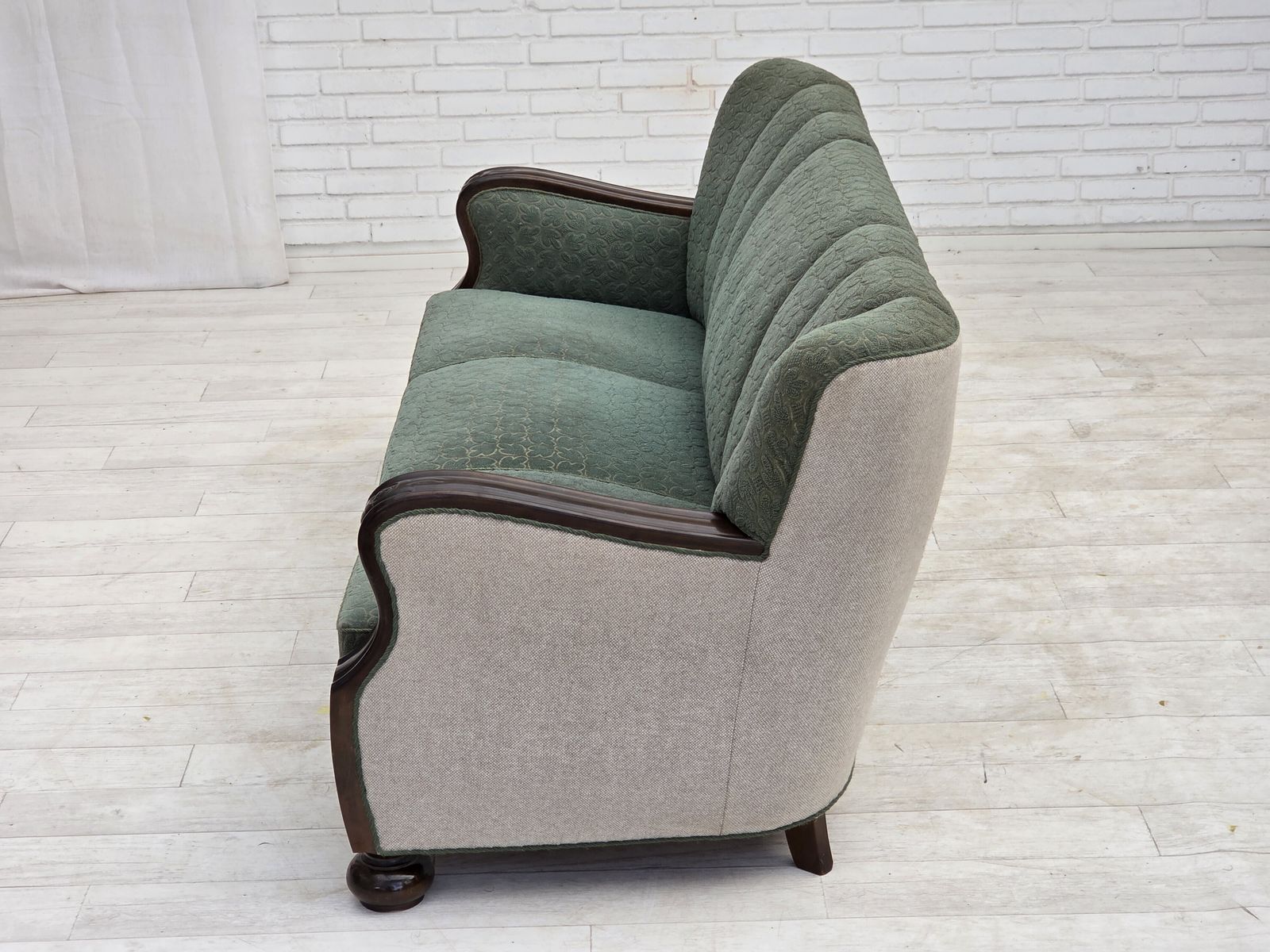 photo vinterior 1960s, Danish 3 Seater Sofa, Furniture Wool, Oak Wood.