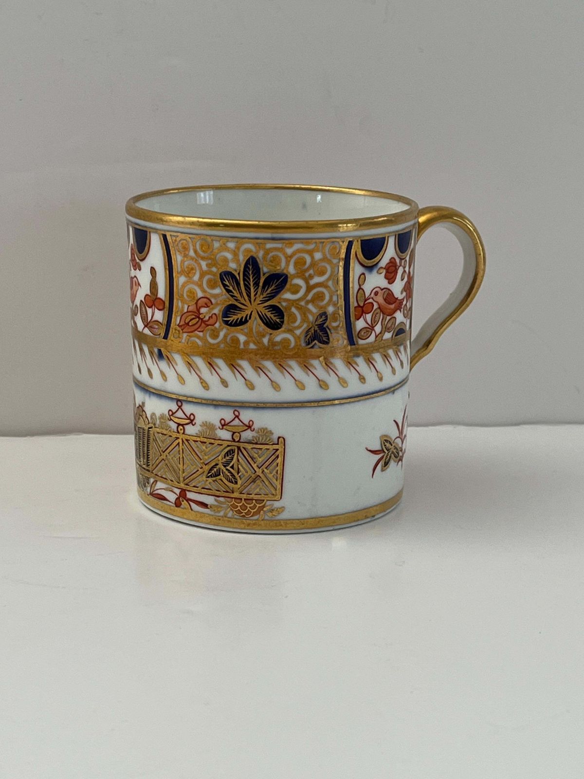 Spode Porseleinen Koffiekopje, Fijn Handgeschilderd en Verguld Patroon 1495, ca. 1810 photo for sale