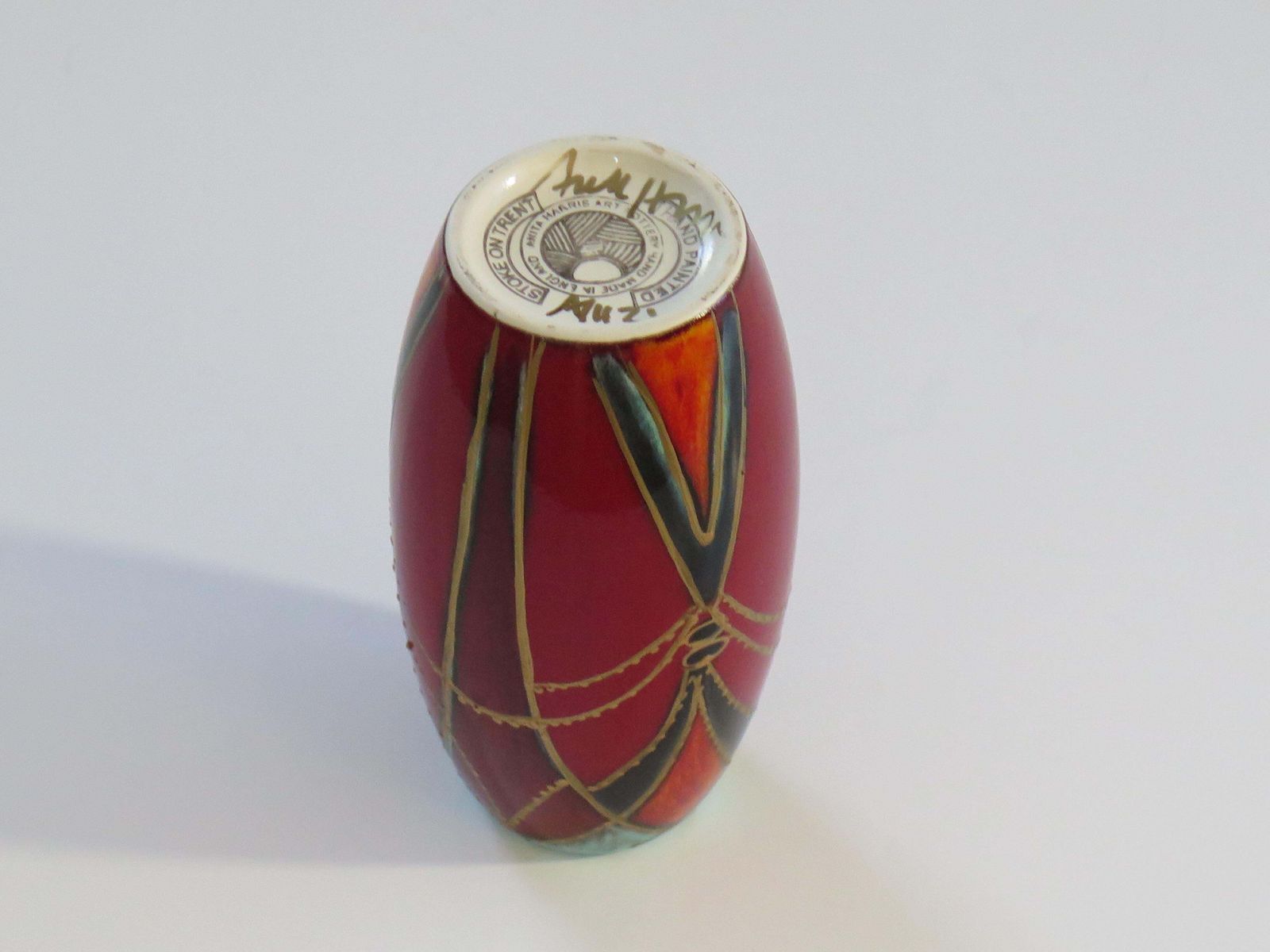 photo vinterior Anita Harris handgeschilderde vaas, Flambe Glaze, geometrisch motief