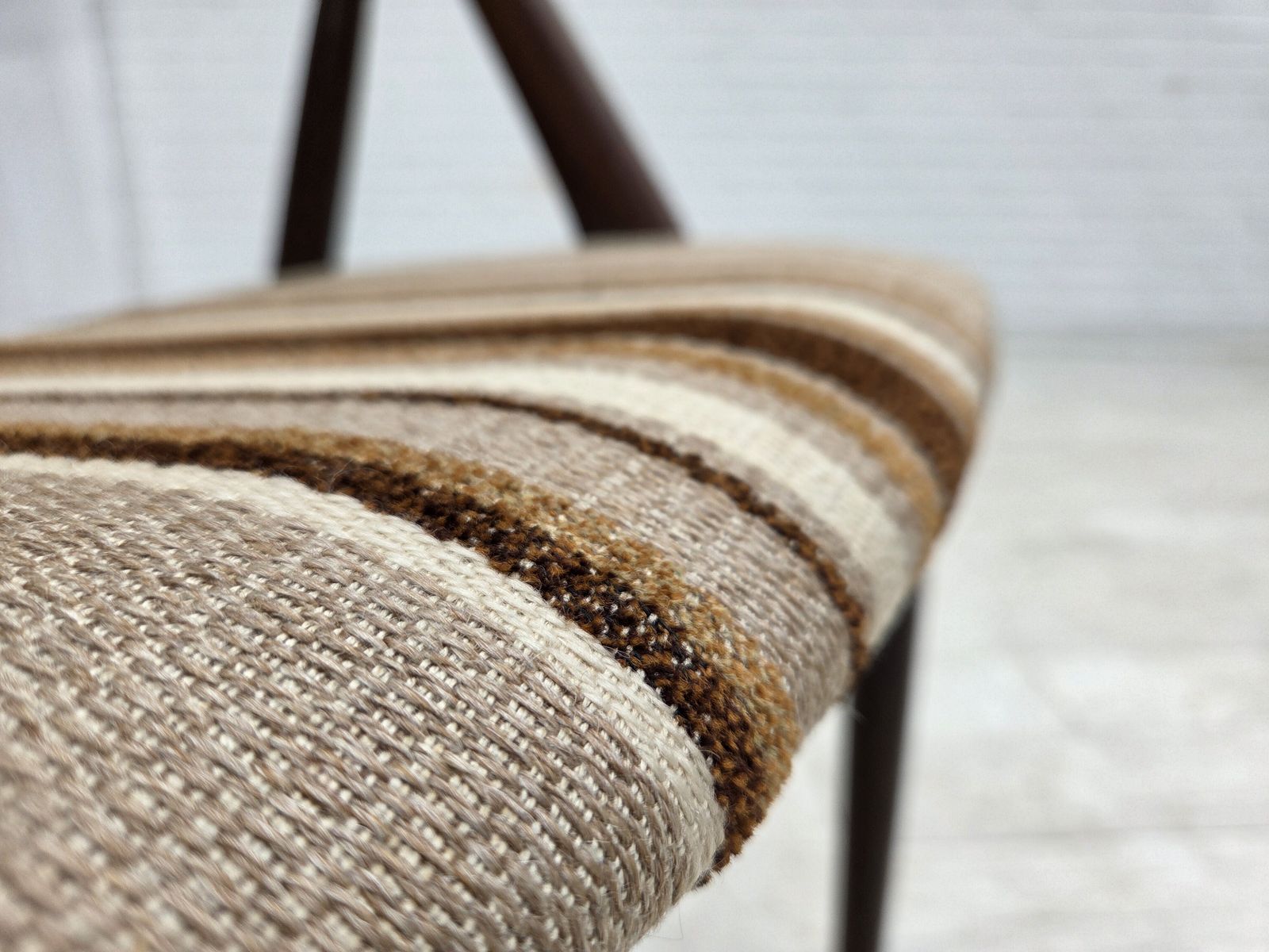 photo furniture jaren 1960, Deens design van Kai Kristensen, model 31, paar fauteuils.