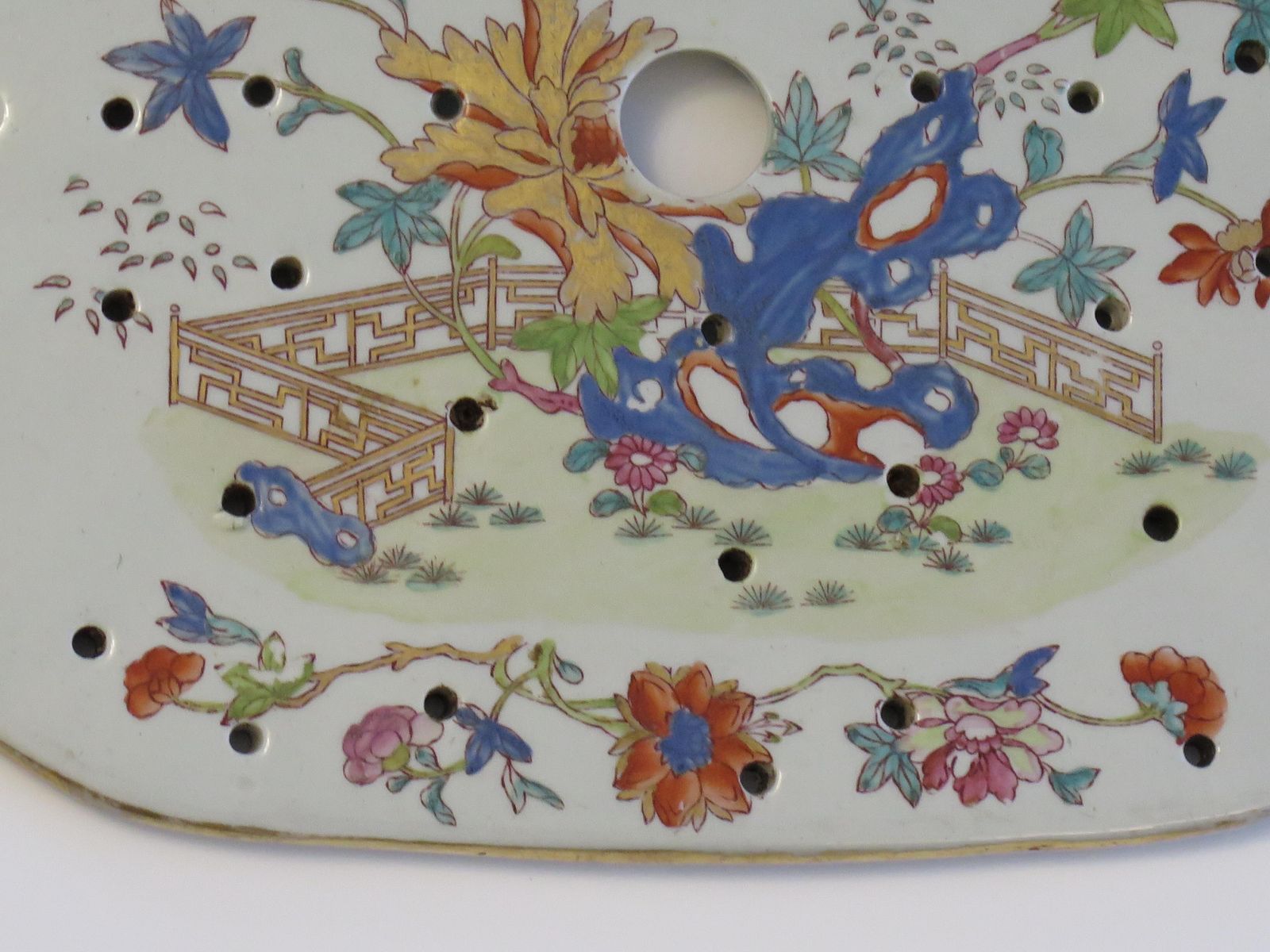 Woonaccessoires Mason's Ironstone afdruipbord, Fence Rock & Tree-patroon, 1818 photo