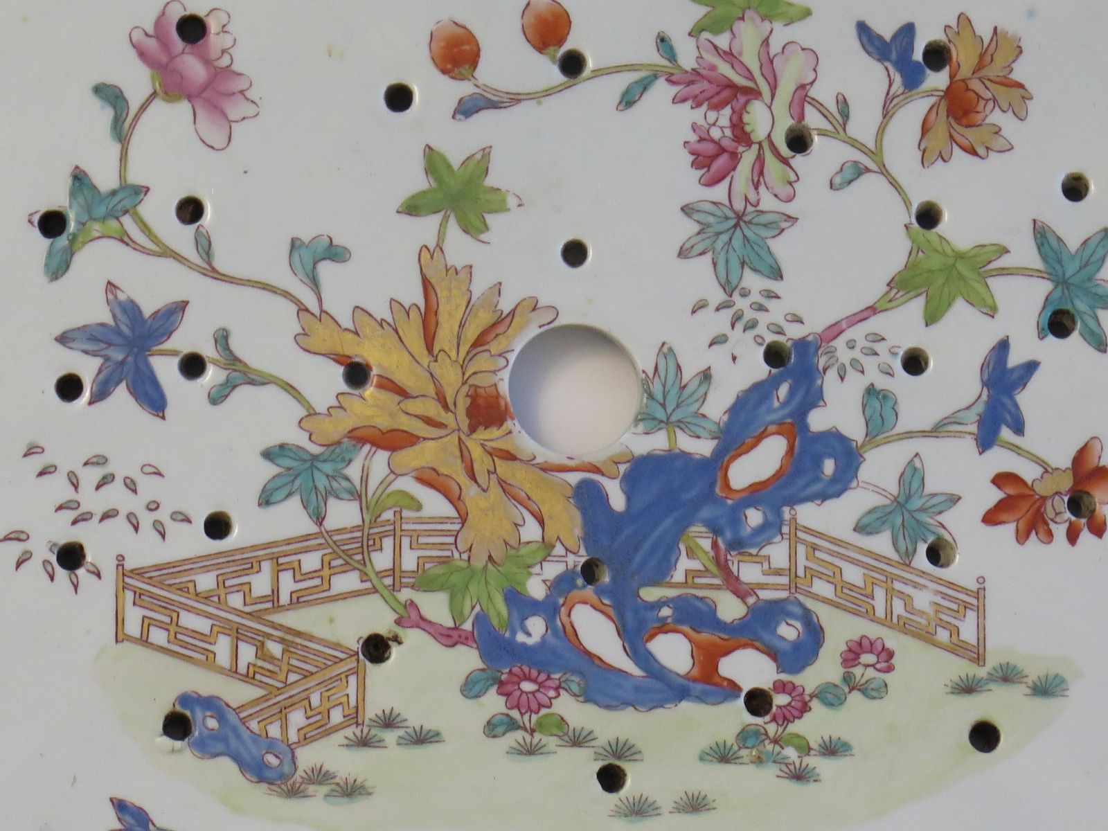 photo vinterior Mason's Ironstone Drainer Plate, Fence Rock & Tree Pattern, 1818