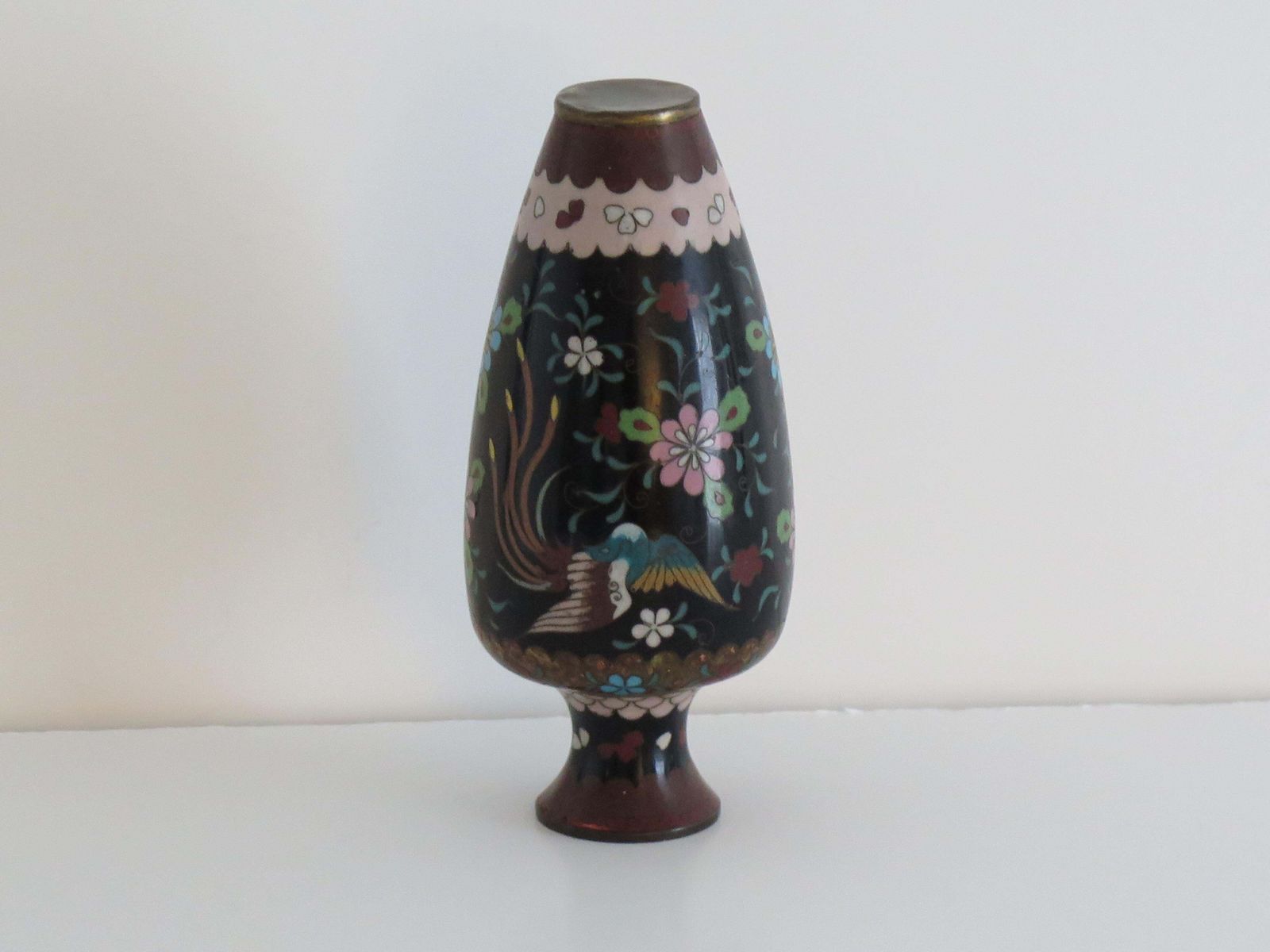 Chinese cloisonné vaas, brons met fenixen, midden 19e eeuw, Qing photo furniture