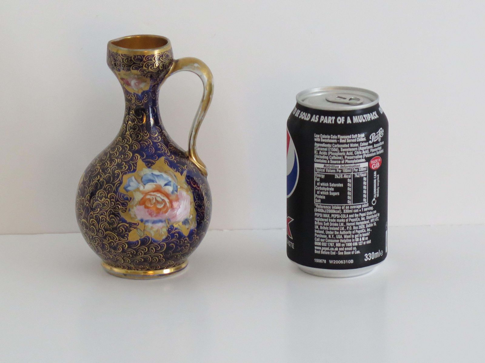photo buy Mason's Ironstone kan, handgeschilderde rozenboeketjes, ca. 1813 1820