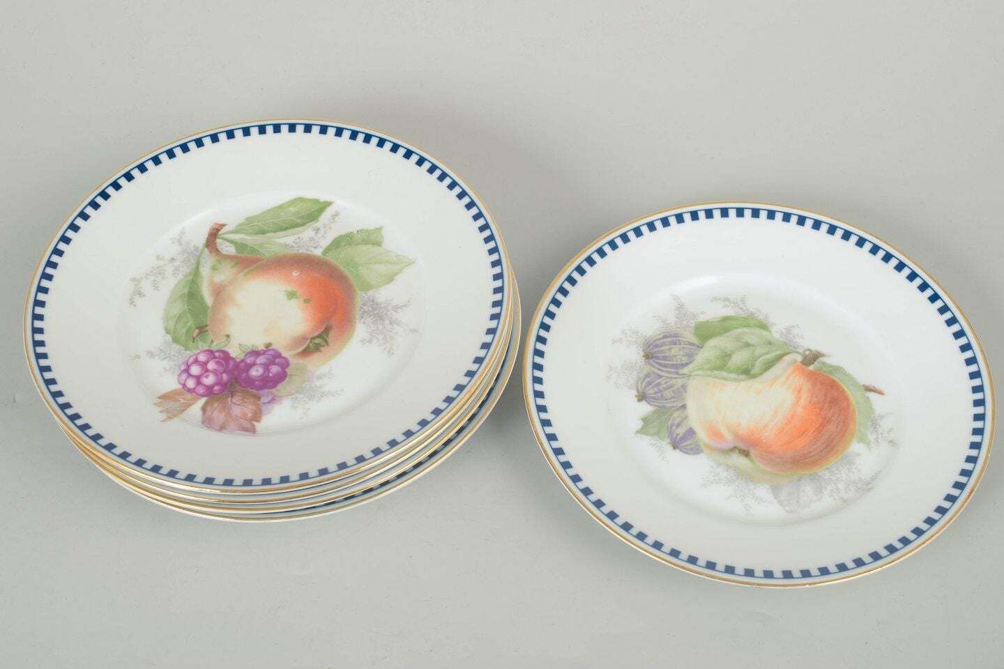Rosenthal, Allemagne. Service de six assiettes en porcelaine à motifs de fruits, années 1930 photo furniture