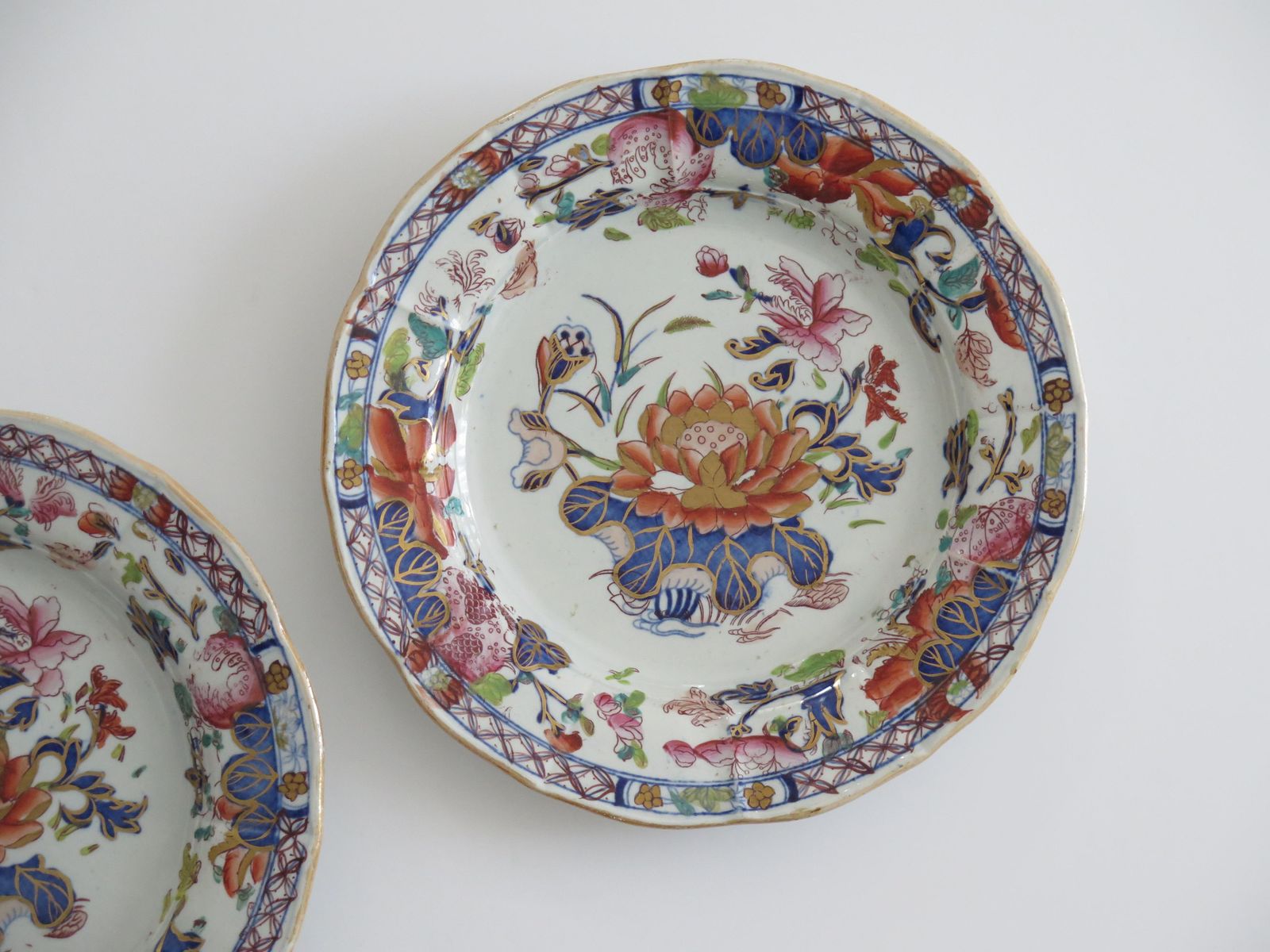 Paar antieke Mason's Ironstone borden, Water Lily patroon, ca. 1815 photo 315.0