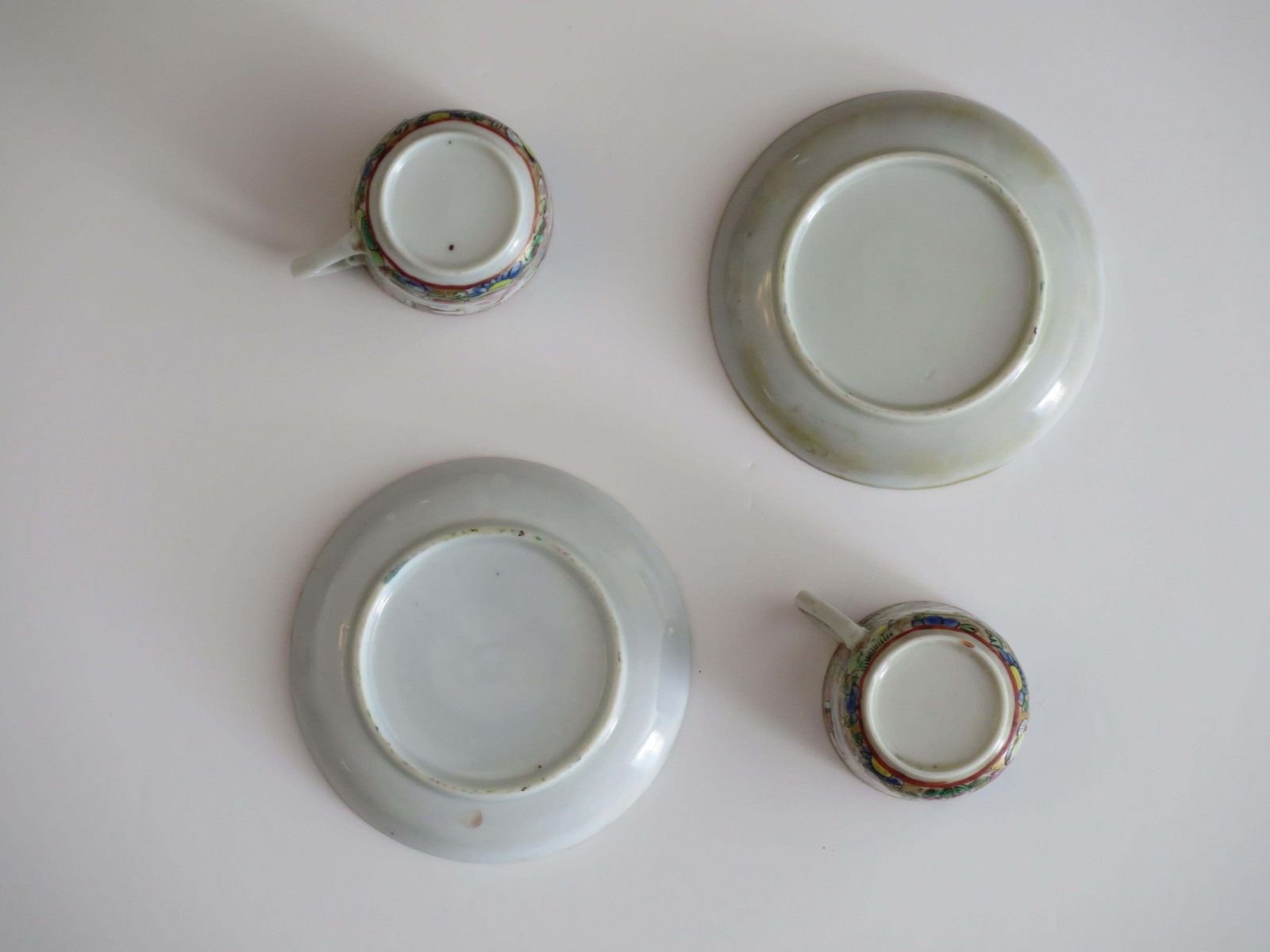 photo vintage Chinese Export Rose Medallion, twee kopjes en twee schoteltjes, Qing, ca. 1850