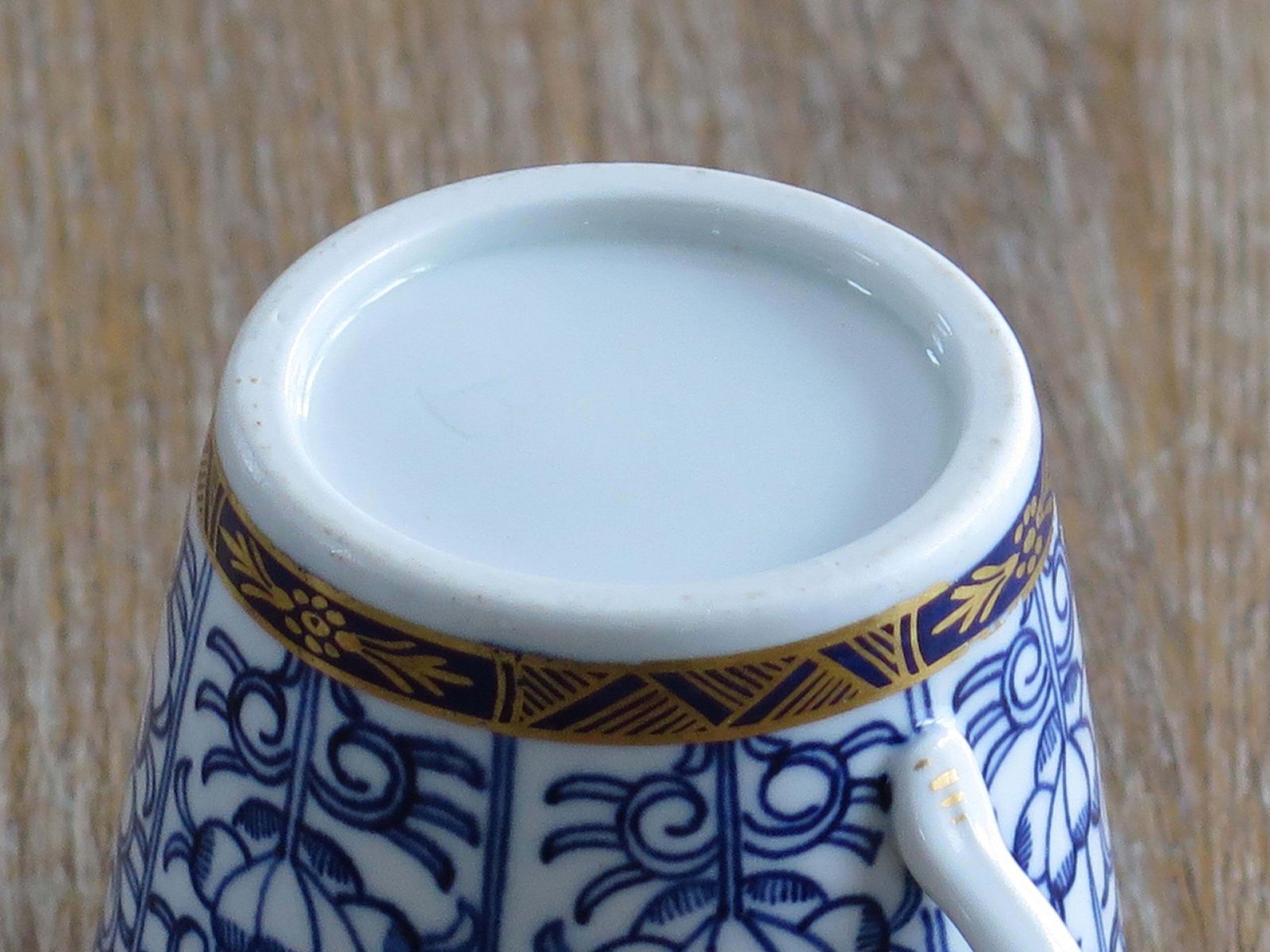 photo vinterior Worcester Barr Period Coffee Cup, Royal Lily Pattern, ca. 1800