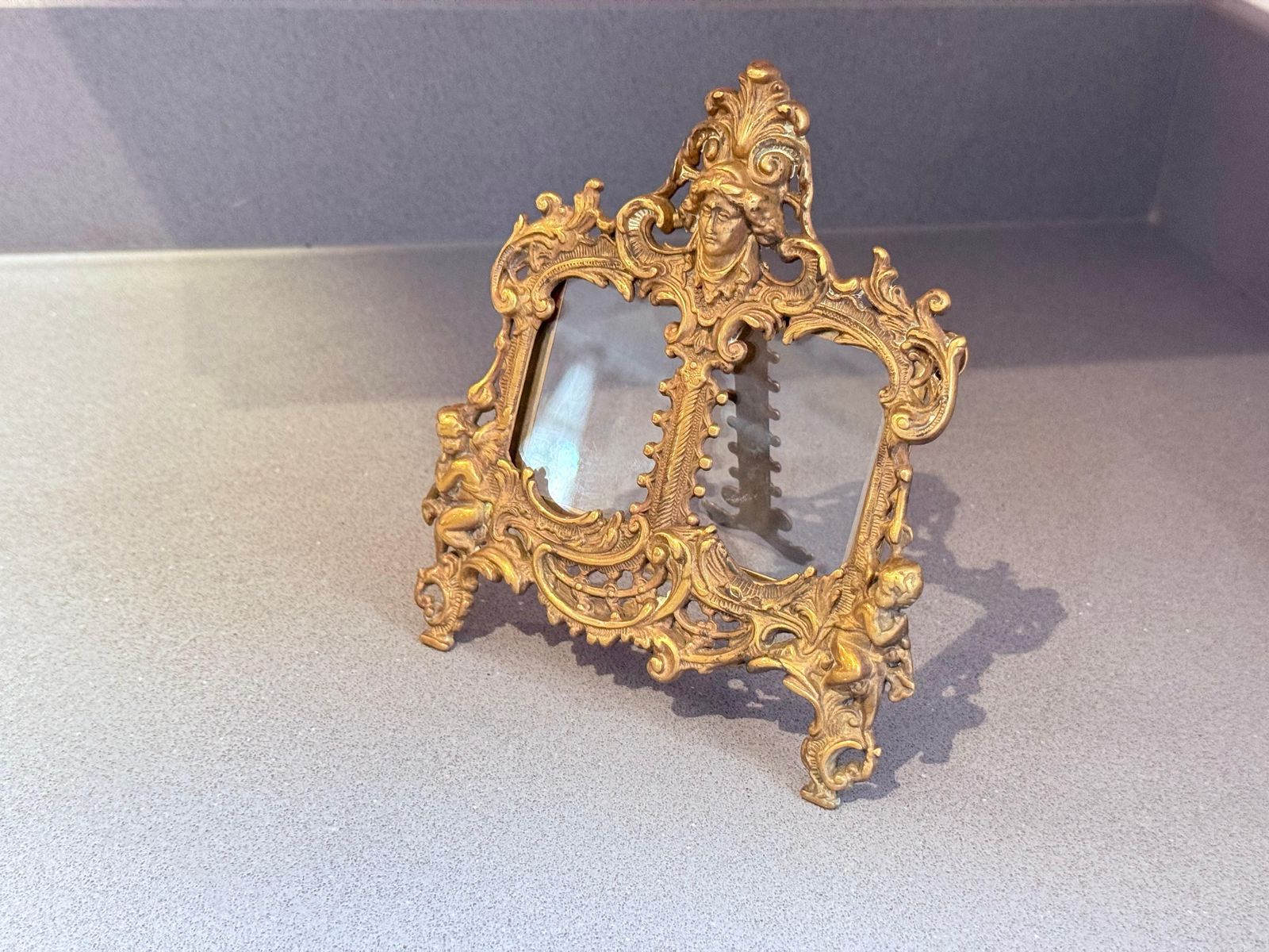 Woonaccessoires Paar Verguld Messing Rococo Fotolijsten, Antieke Decoratieve Wand en Tafellijsten photo