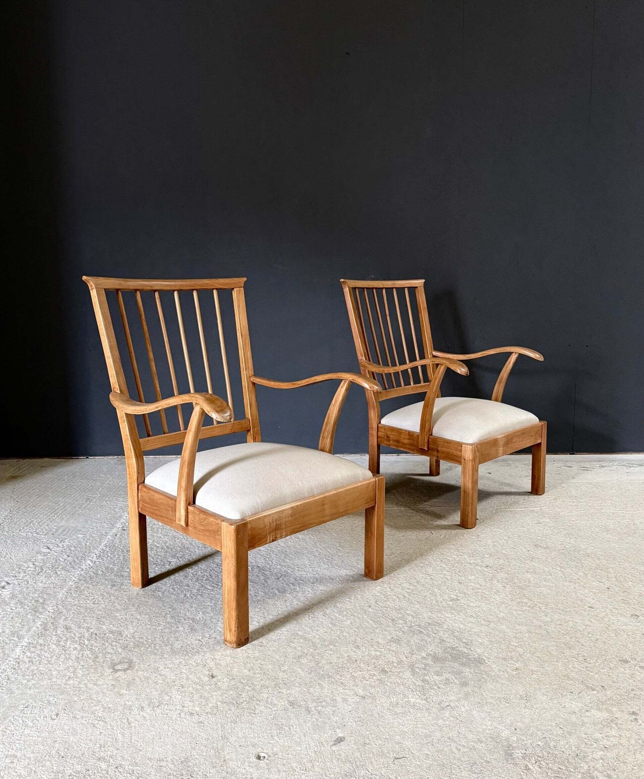 Modernistische Dutch Design Lounge Chairs uit de jaren 1930 van Bas Van Pelt. photo for sale