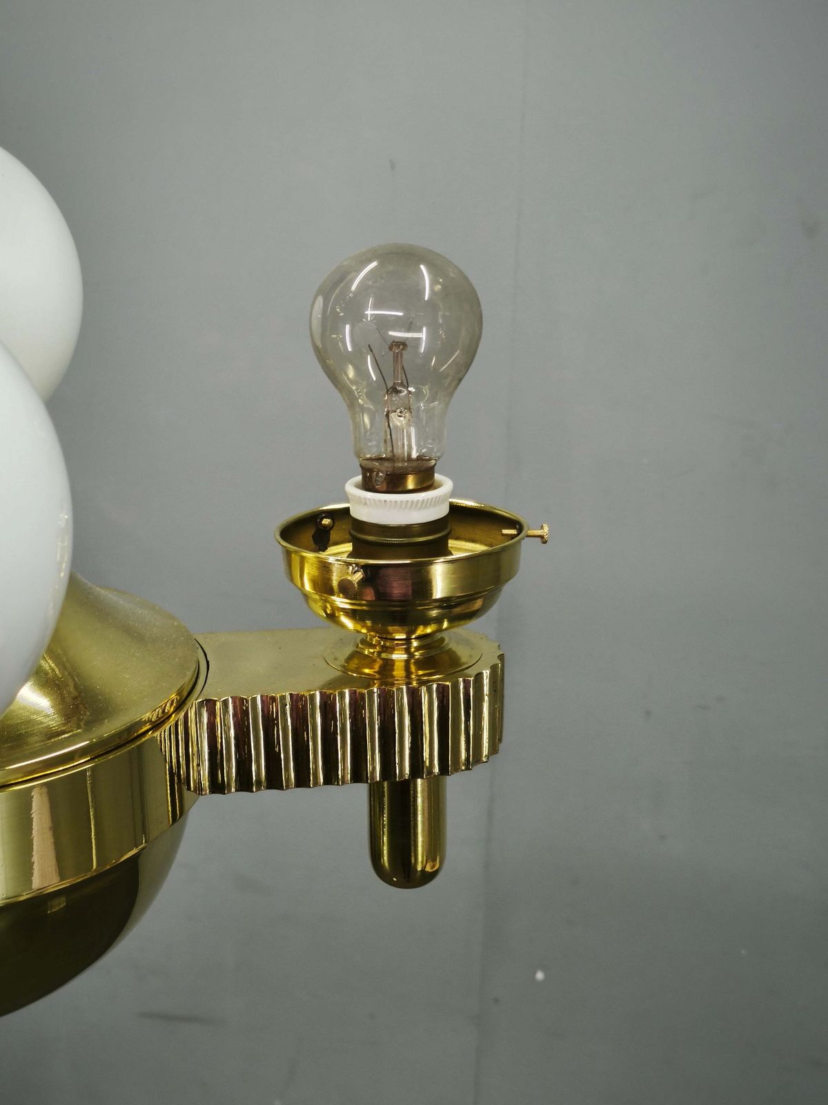 Tsjechische art deco messing en opaalglazenkroonluchter, jaren 1920 photo for sale