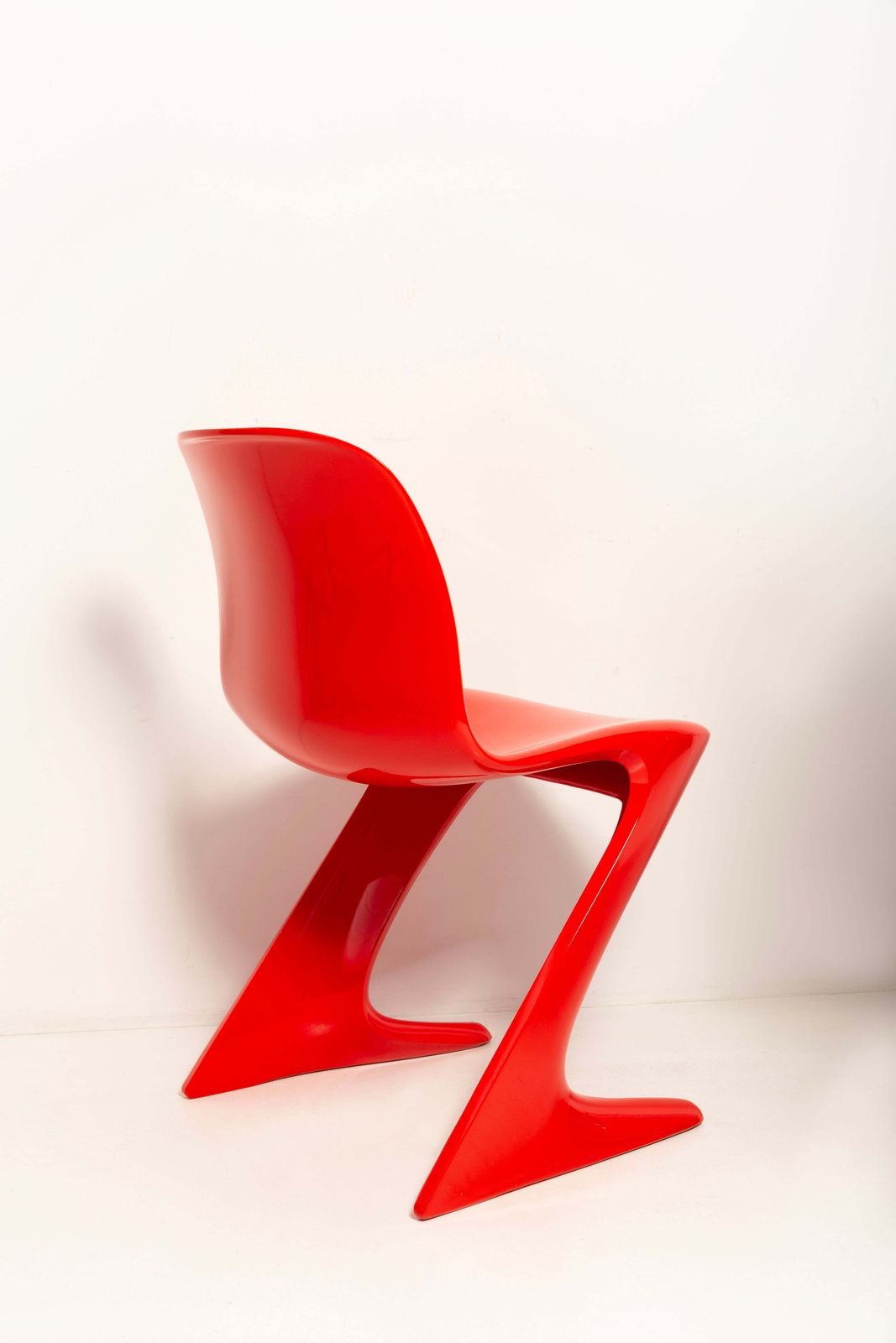 Tien Traffic Red Kangaroo Chairs ontworpen door Ernst Moeckl, Duitsland, 1968 photo for sale