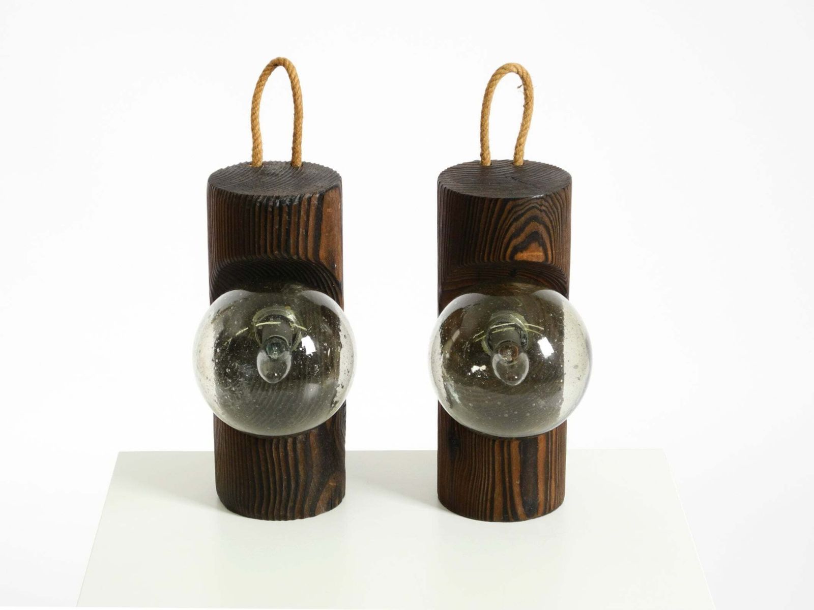 Paire de lampes de table et lampes murales Temde en pin massif, années 1960, lot de deux photo Luminaires