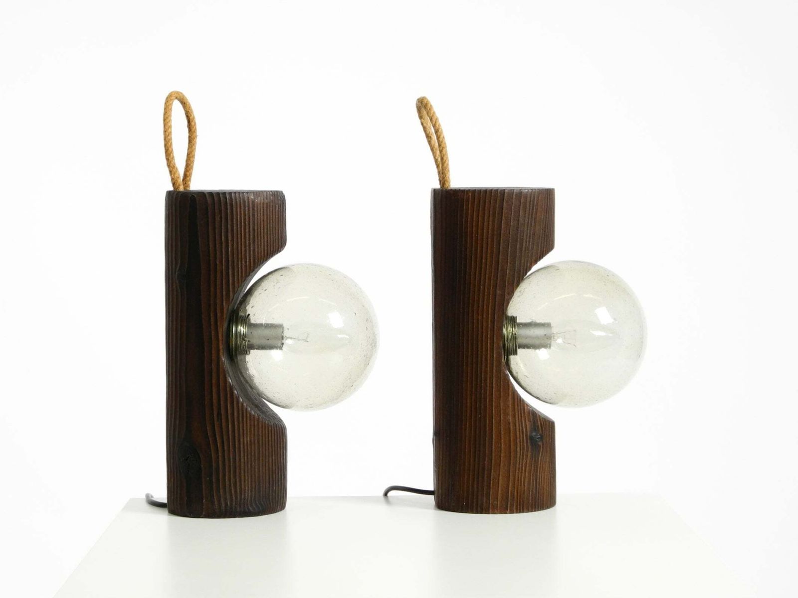 Paire de lampes de table et lampes murales Temde en pin massif, années 1960, lot de deux photo vinterior