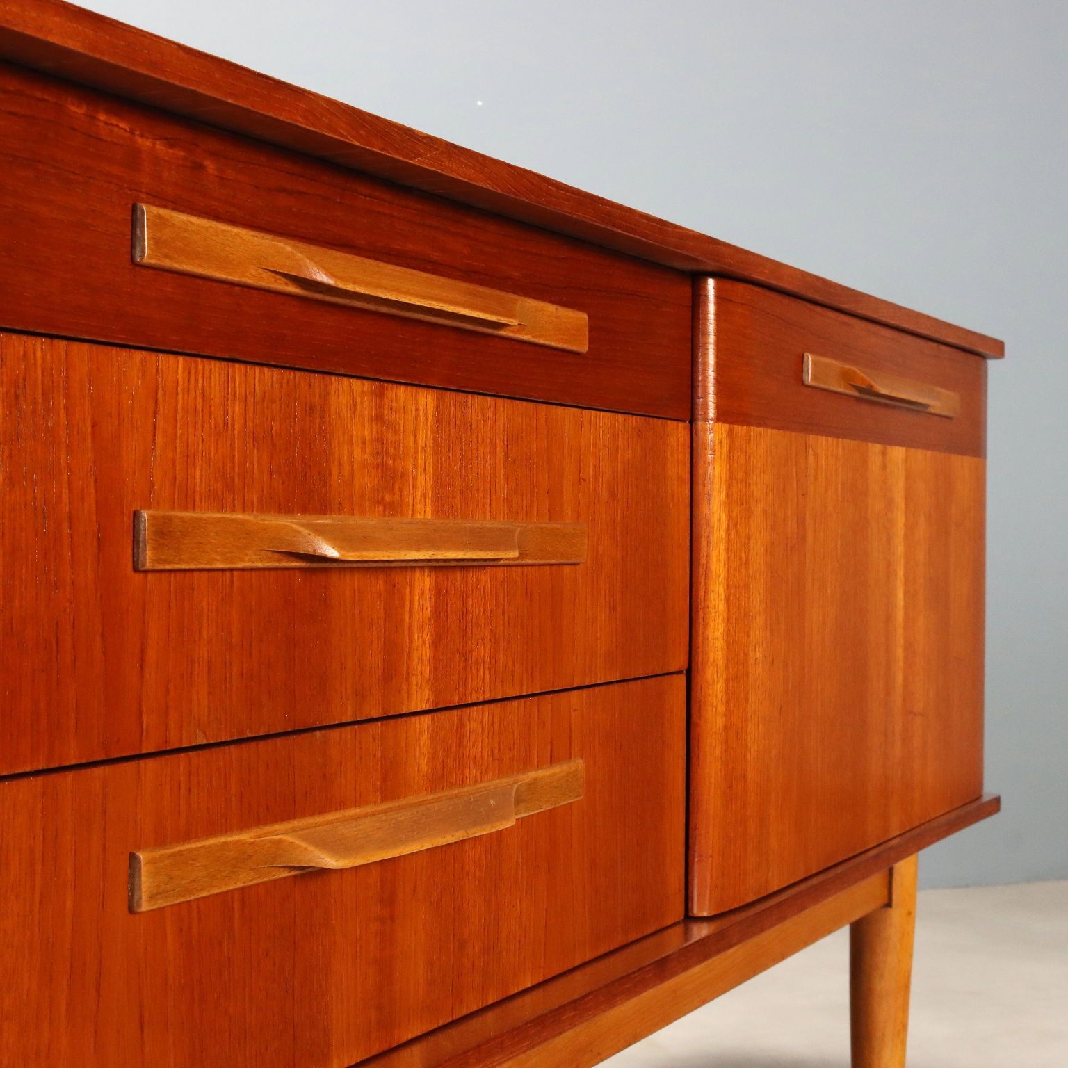 Vintage Dressoir Teak Design Engeland jaren 1960 Gerestaureerd photo Meubels