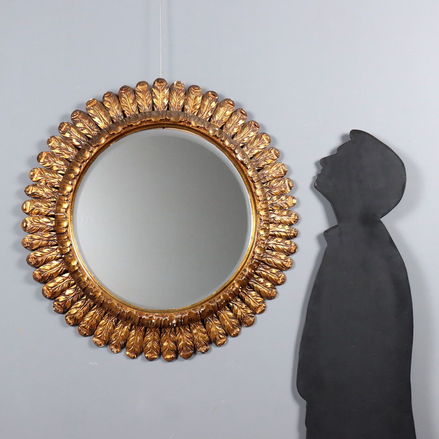 Miroir rond d'époque en bois sculpté, Italie, début du XXe siècle photo for sale