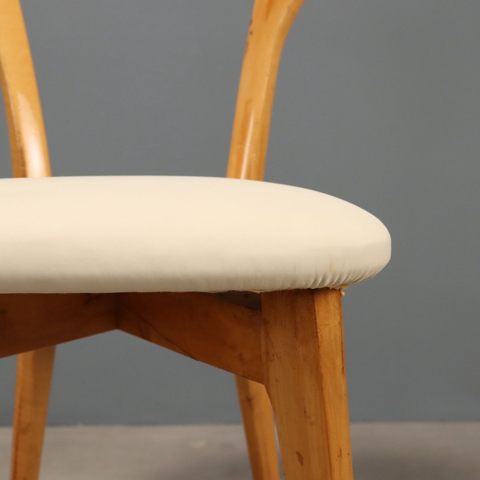 Chaises vintage en hêtre et similicuir, design italien, années 1960 photo vinterior