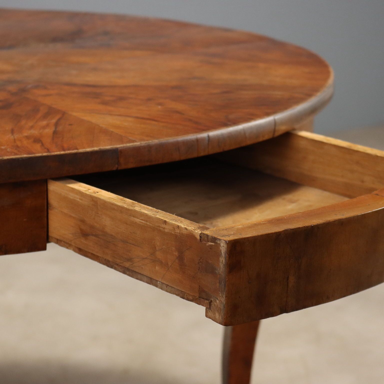 Antieke Ronde Tafel Walnootfineer Italië 19e Eeuw photo 530.0