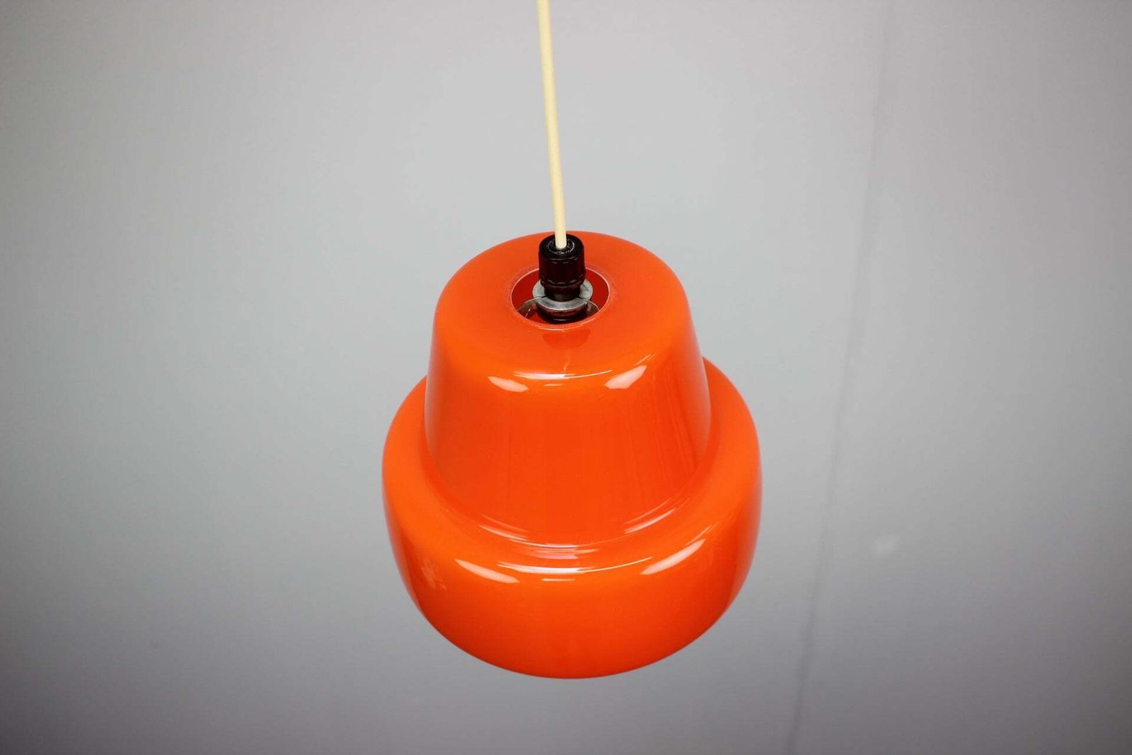 Vintage oranje glazen hanglamp, Tsjecho-Slowakije, ca. 1970 photo Verlichting