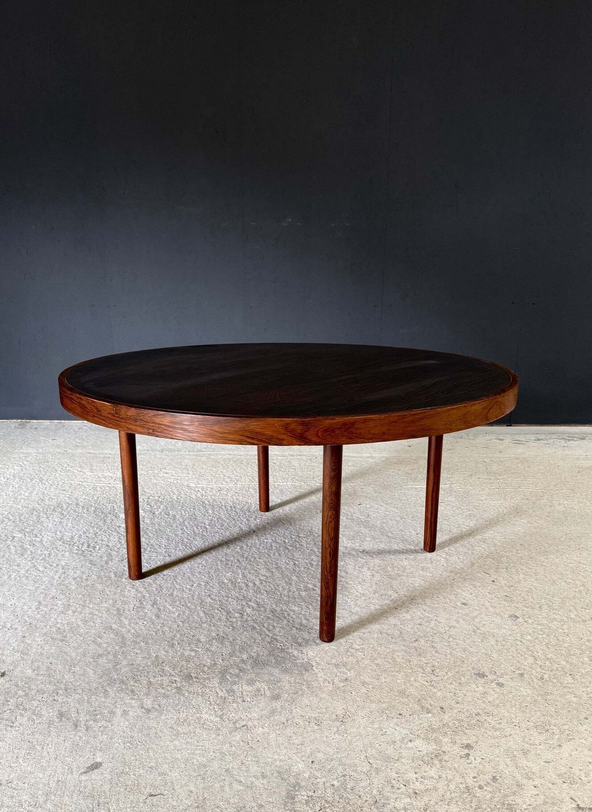 Mid-century Modern Scandinavisch Design Salontafel van Teak met Sculpturaal Koperen Inlegwerk, Denemarken, jaren 1960