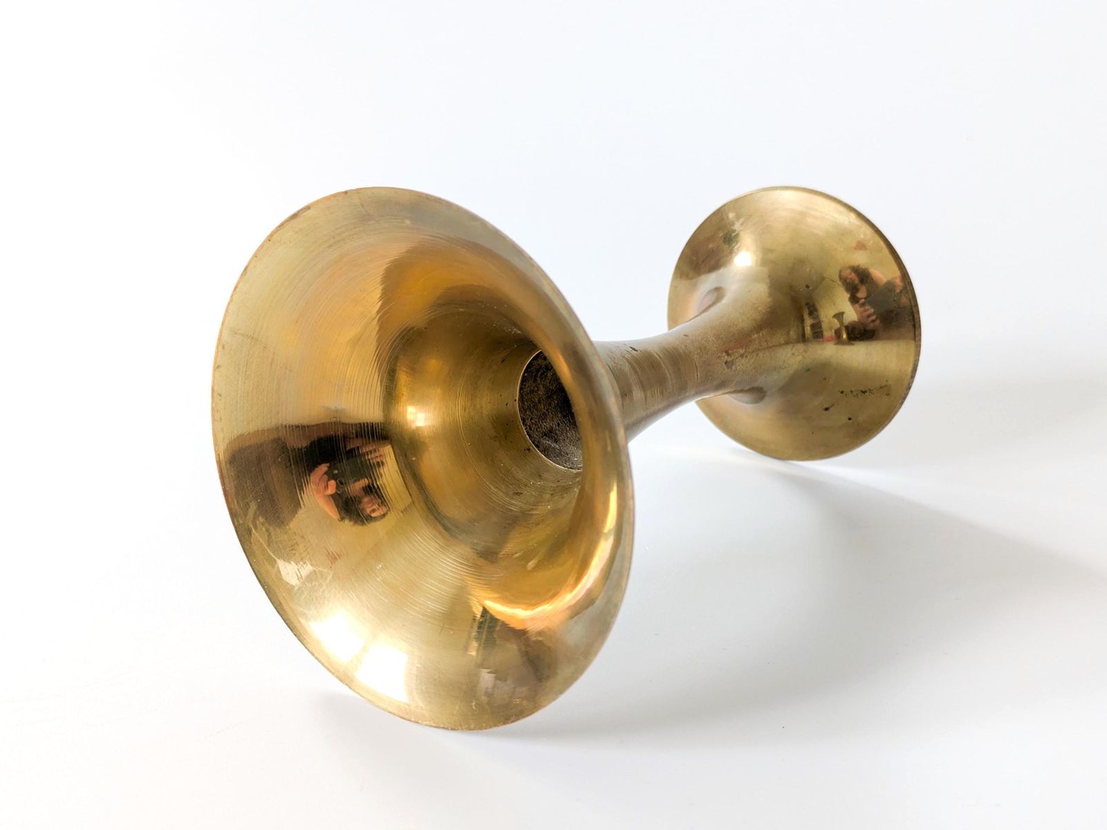 photo vintage Vintage Brass Trumpet Candlestick Holders Pair Midcentury Modern Table Centerpiece Or Console Decor