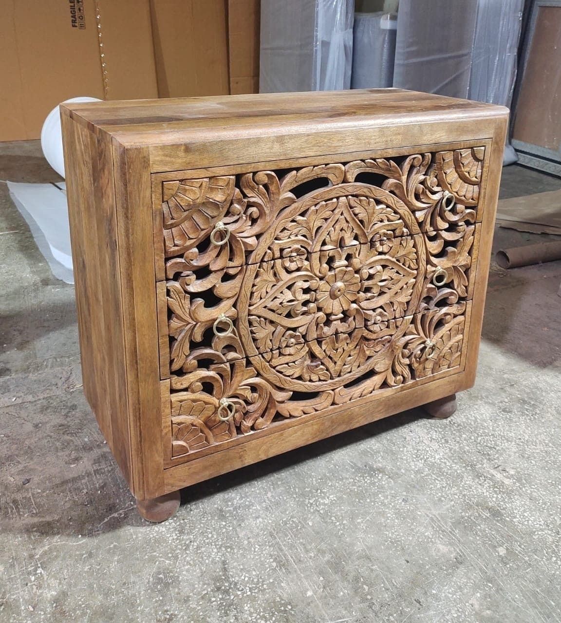 Gesneden Ladekast van Mangohout photo furniture