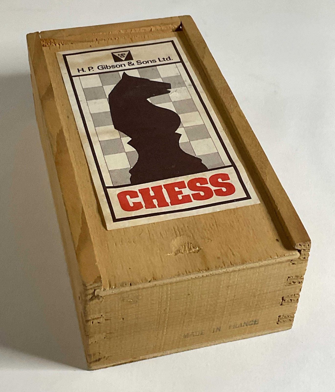 Schaakspel in originele doos, ongebruikt, Mid Century, van H.P. Gibson & Sons photo for sale