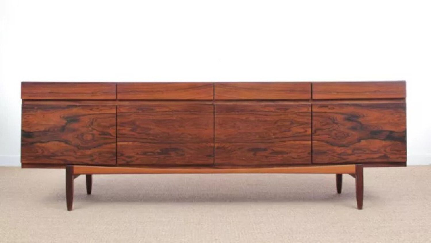 Enfilade danoise en palissandre, modèle Fa 66, par Ib Kofod Larsen pour Faarup Møbelfabrik, édition des années 1960.