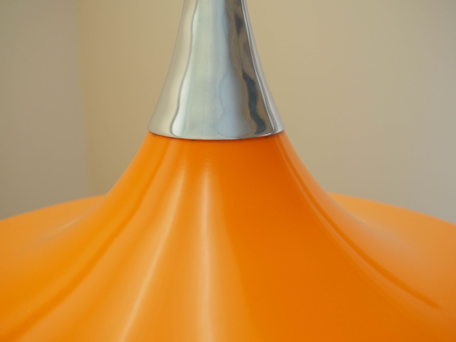 Deense Hanglamp Ca. Jaren 1960 Met Oranje Metalen Kap In Scandinavisch Modern Stijl photo 649.0