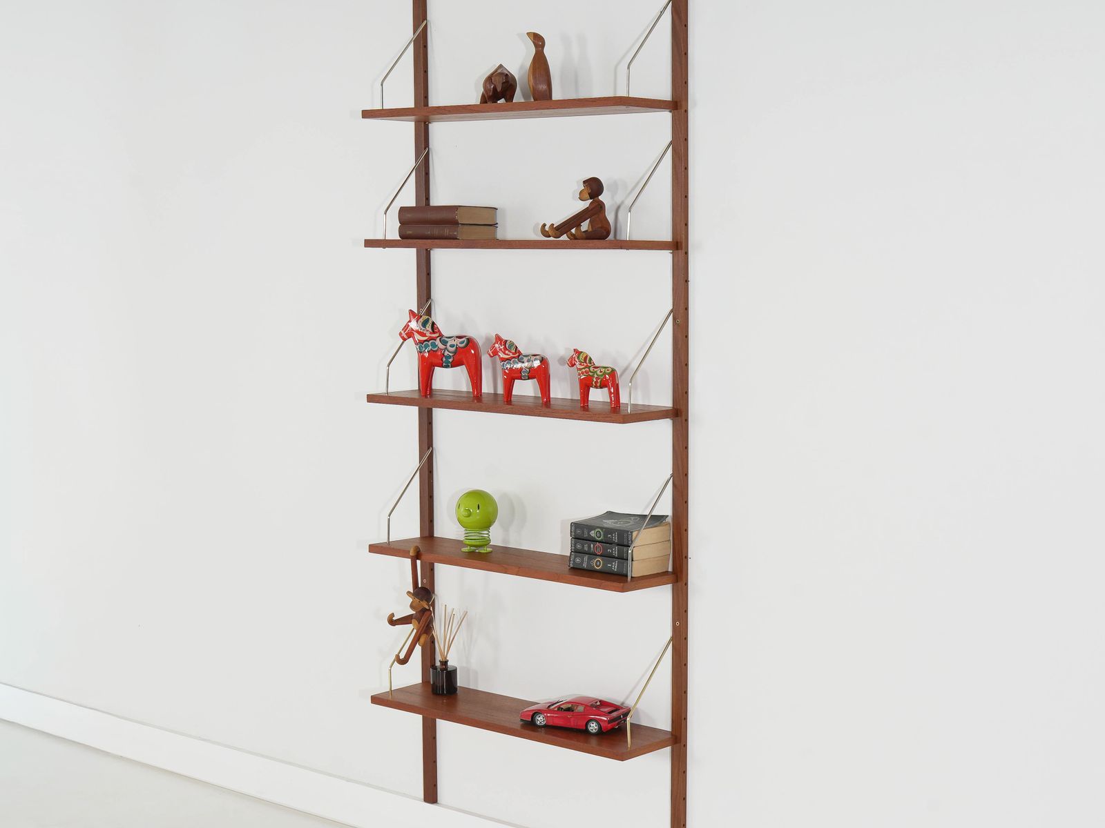 Deens teakfineer modulair wandrekken systeem ca. jaren 1970, vijf verstelbare planken photo for sale