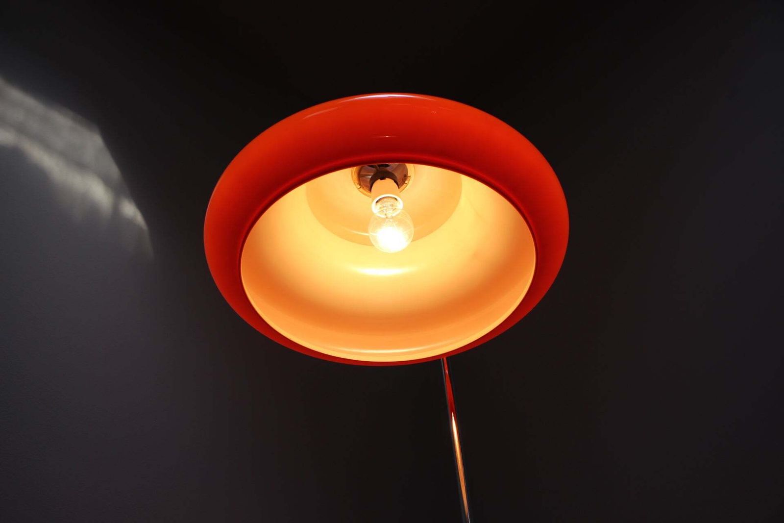 photo vinterior Vintage 1970s Hungarian Space Age Orange Plastic And Chrome Floor Lamp