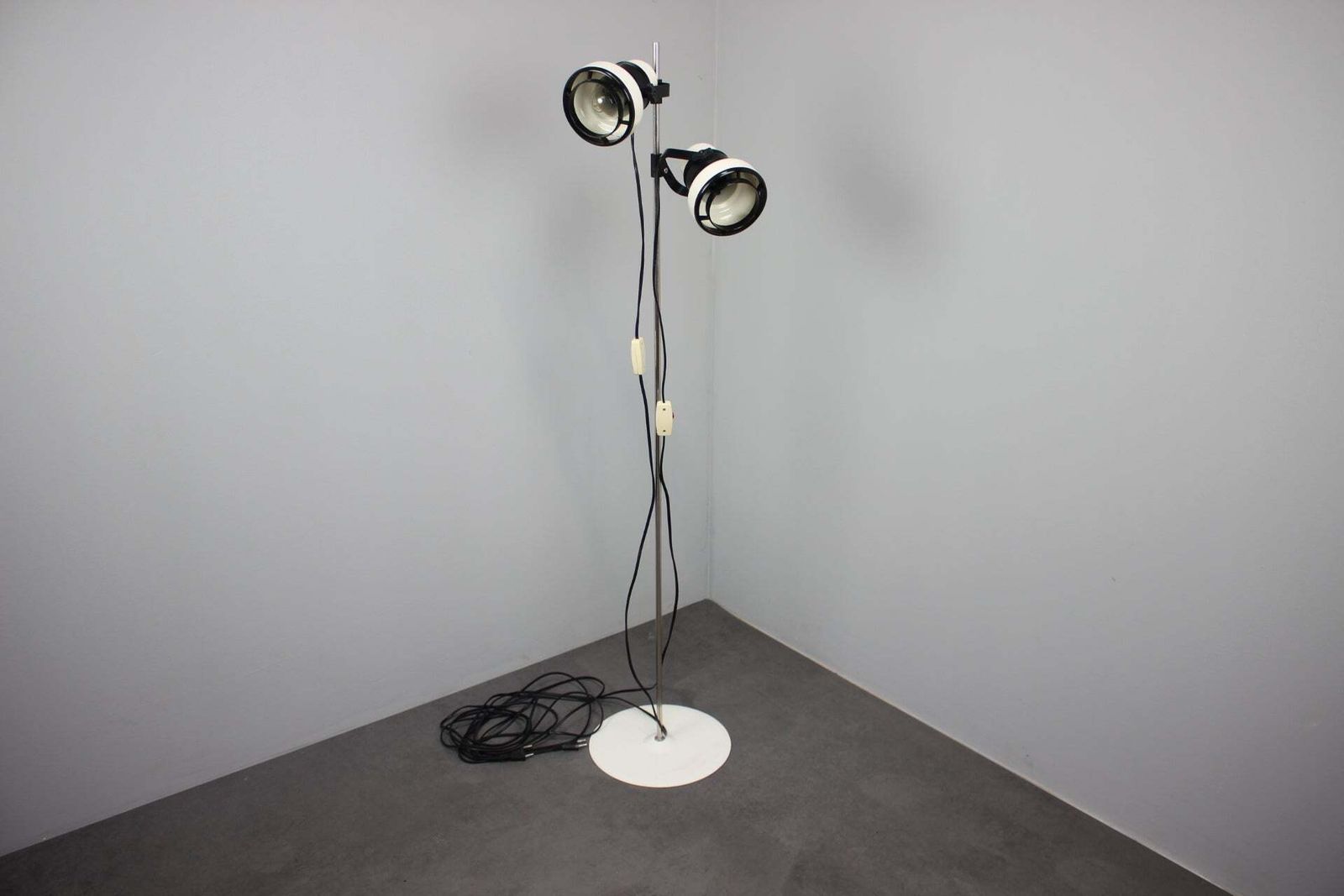 Lampadaire vintage hongrois à deux spots orientables, Space Age, années 1970, blanc et noir photo buy